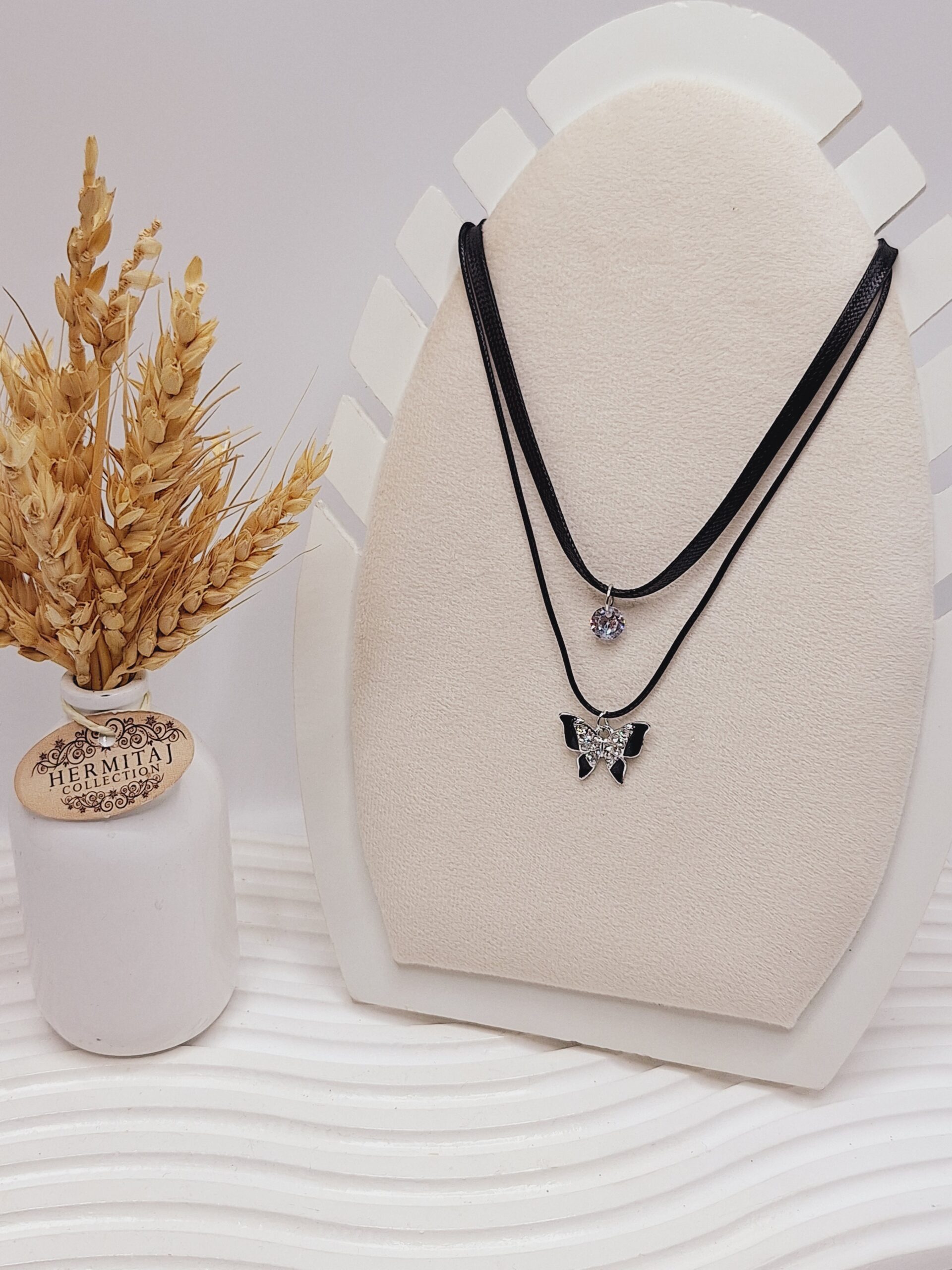 گردنبد (چوکر) طرح پروانه نگین دار مشکی