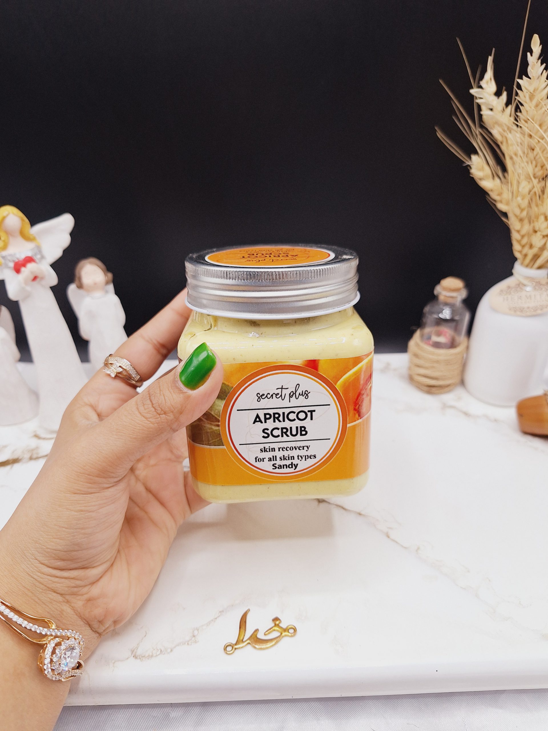 اسکراب لایه بردار تیرگی رایحه زردآلو APRICOT SCRUB برند secret plus حجم 500ml