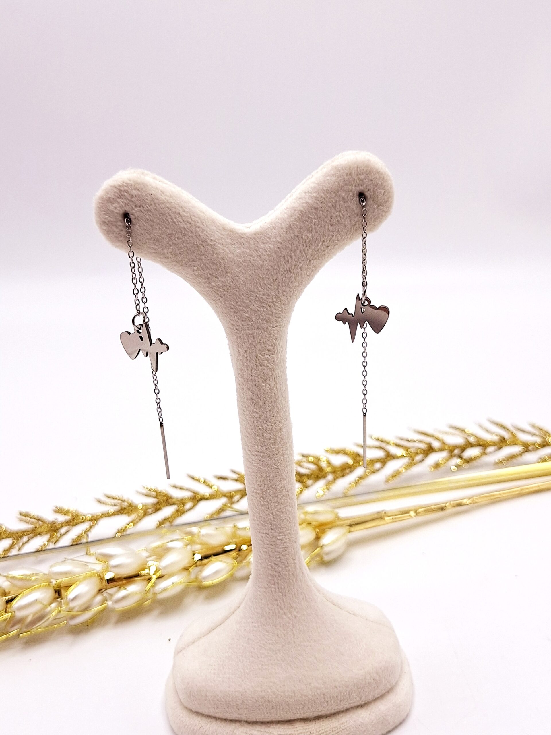 گوشواره بخیه ای طرح ضربان قلب