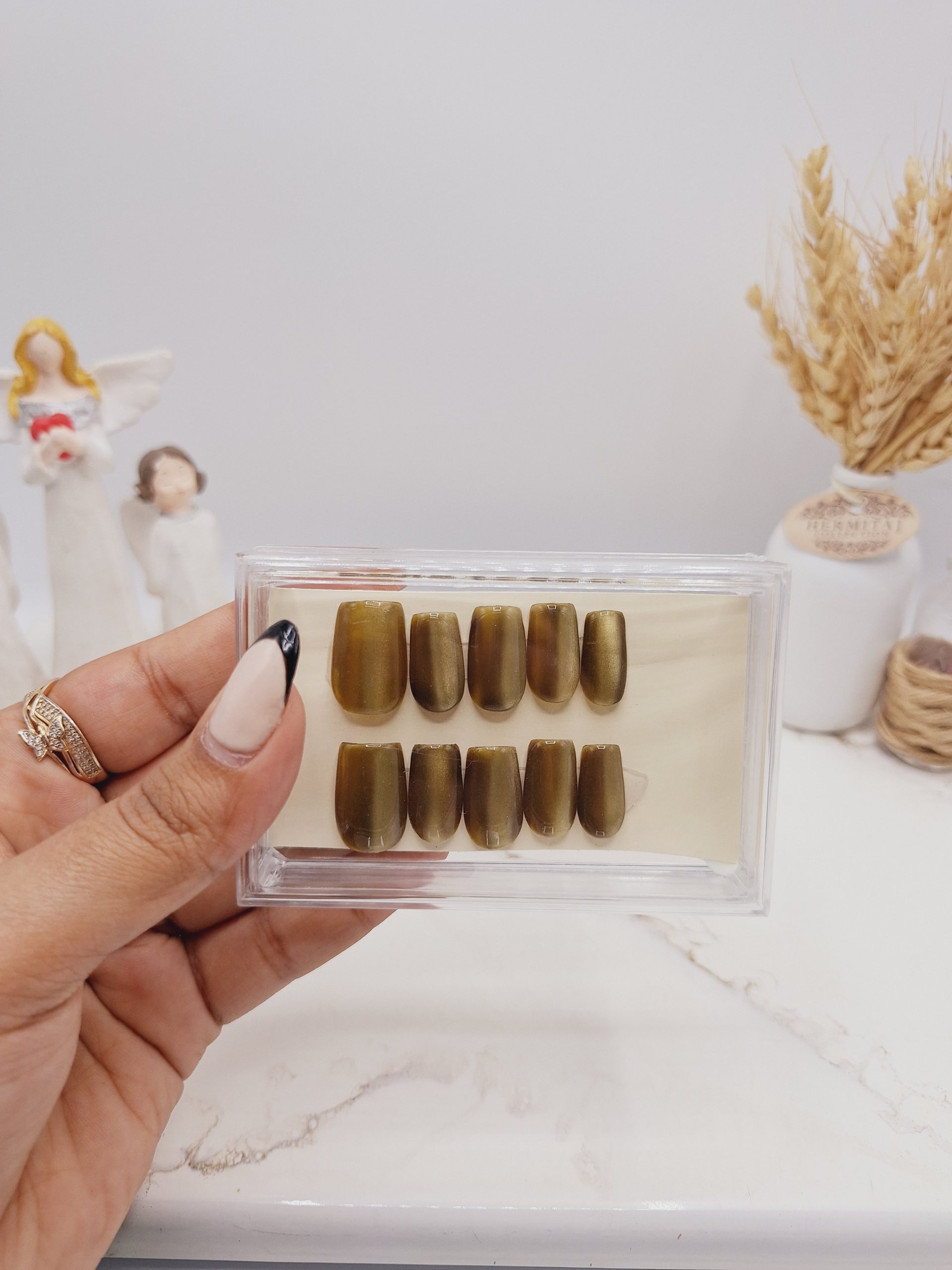 ناخن مصنوعی با مواد کاشت مدل آیس قهوه ای طلایی (به همراه پک اختصاصی)