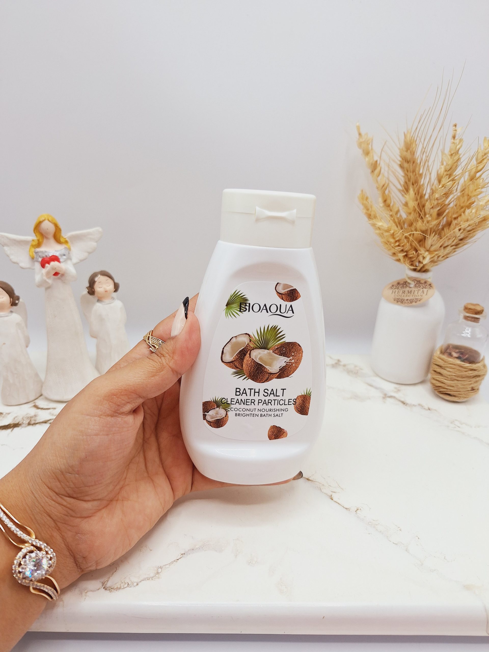 نمک بدن سفید کننده نارگیل برند بیوآکوا حجم 430 گرم کد 2865