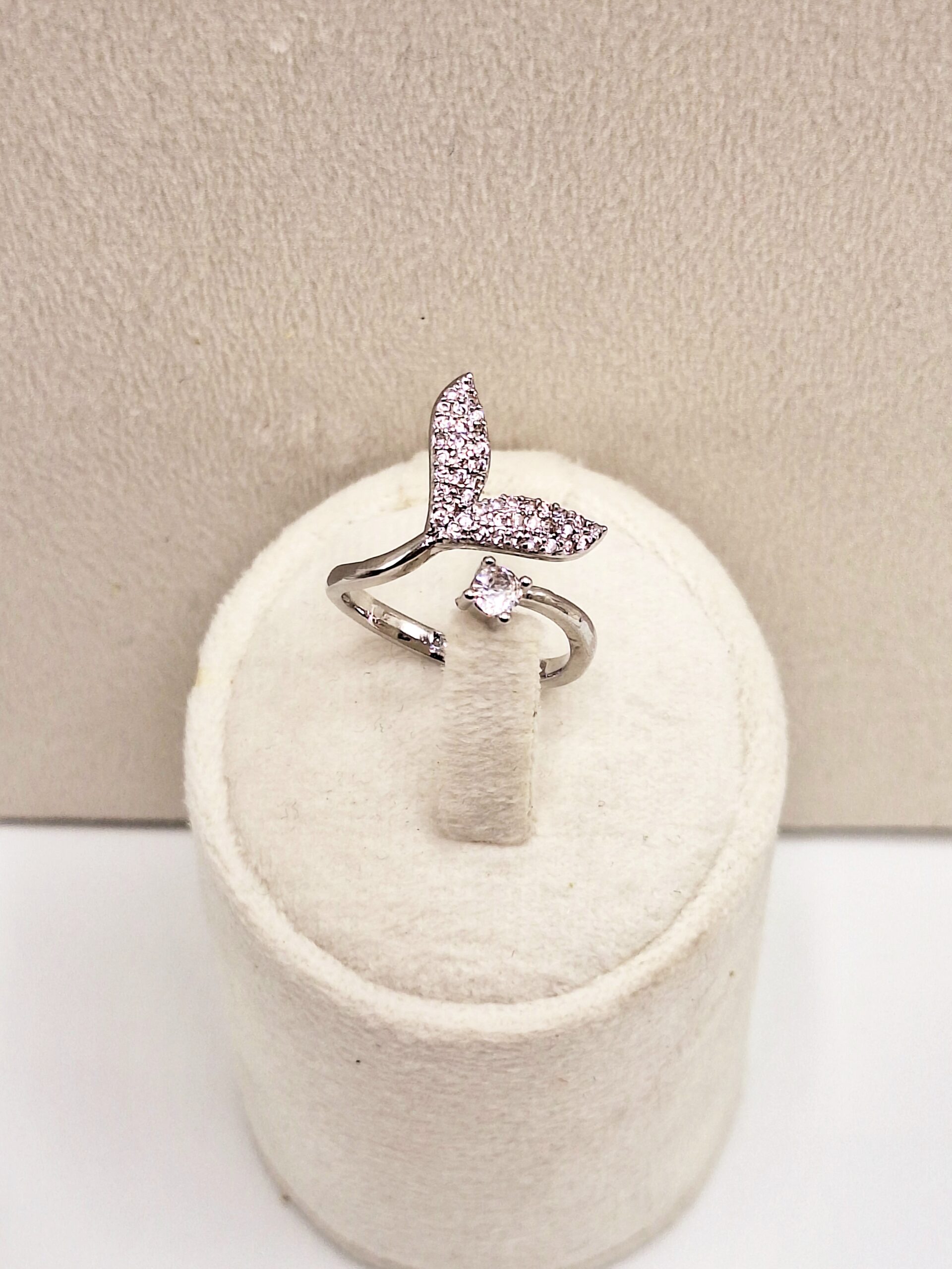 انگشتر زیبا دم وال نگین دار فری سایز