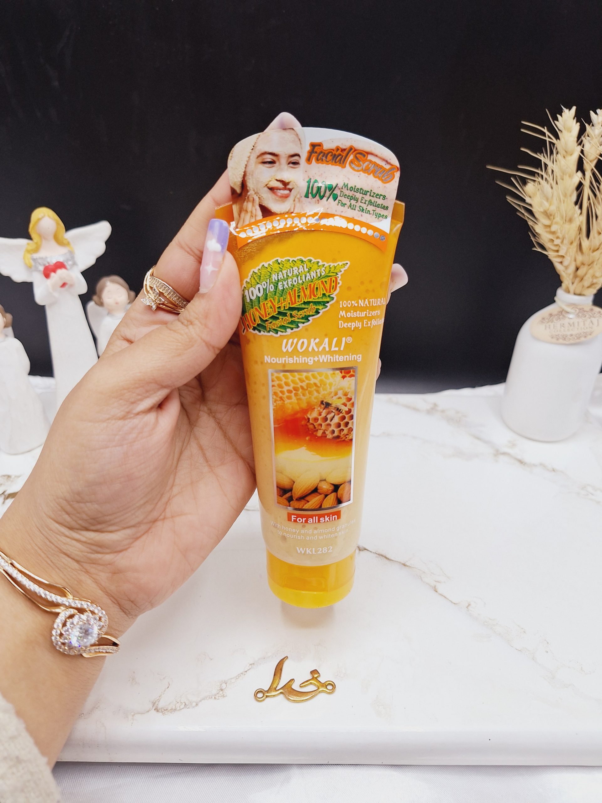 اسکراب صورت لایه بردار و سفید کننده رایحه عسل و بادام وکالی کد WKL282