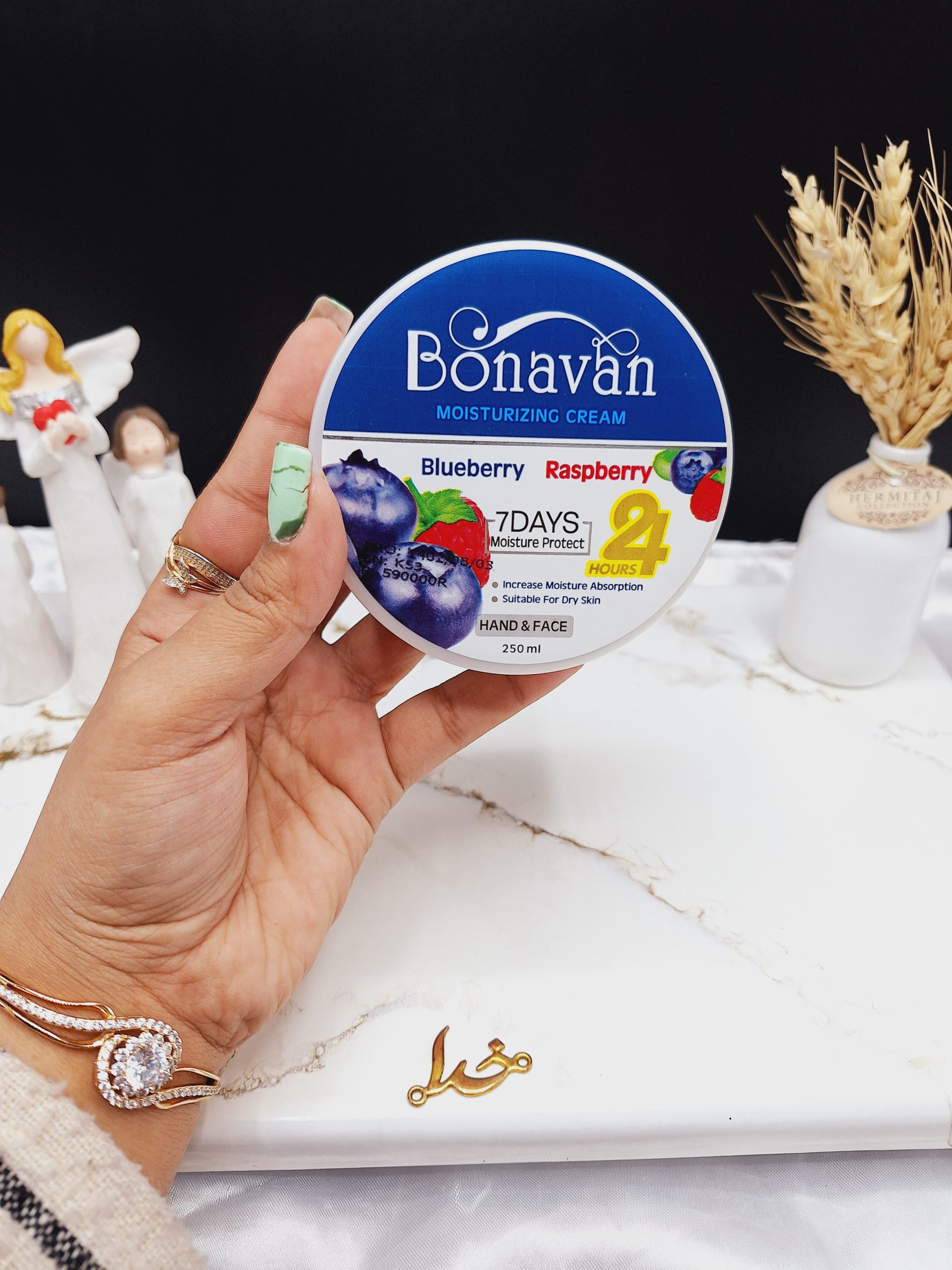 کرم مرطوب کننده کاسه ای دست و صورت رایحه بلوبری و تمشک برند بناوان BONAVAN