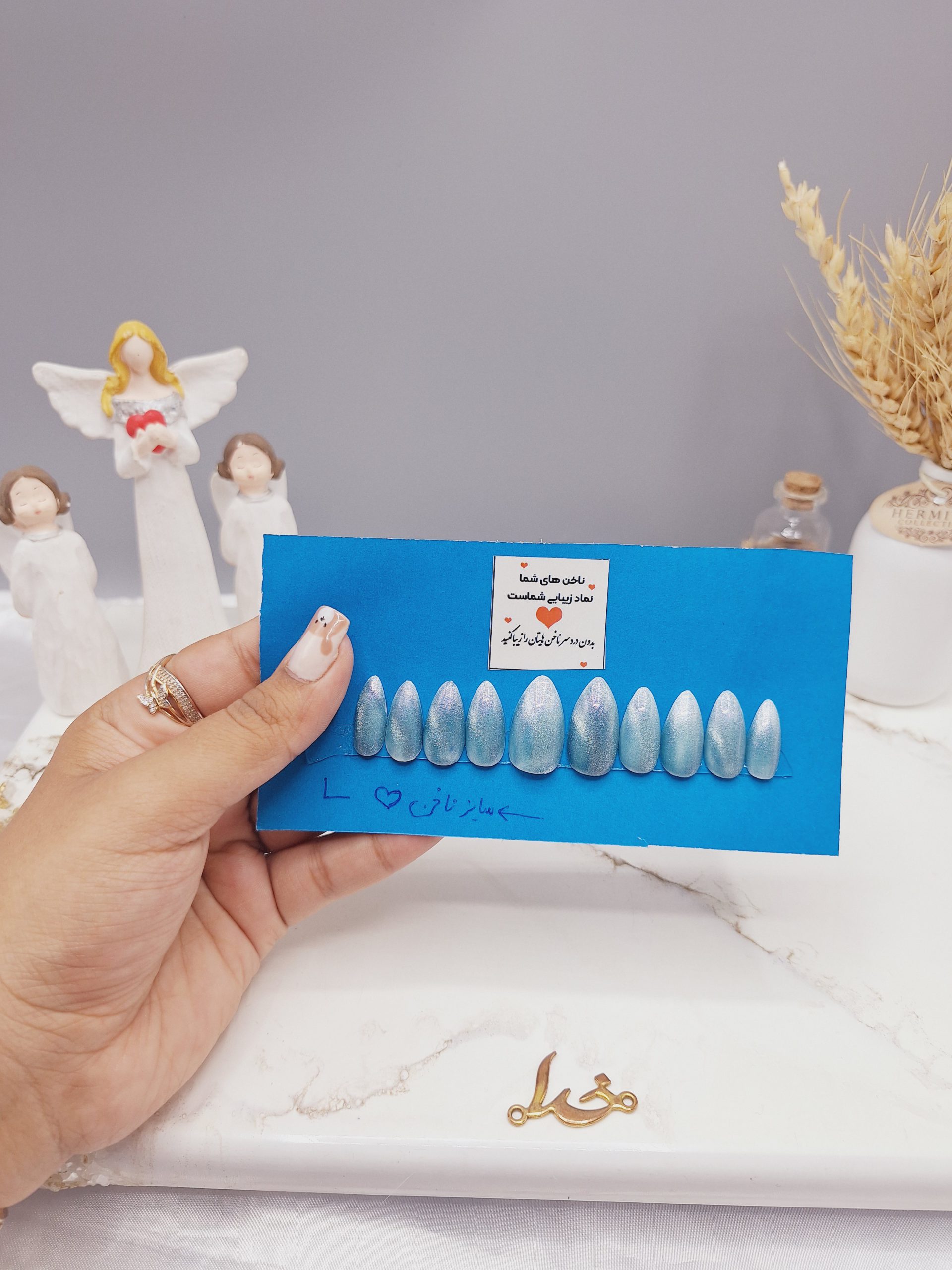 ناخن مصنوعی با مواد کاشت درجه 1 رنگ آبی شاین دار طرح ساده