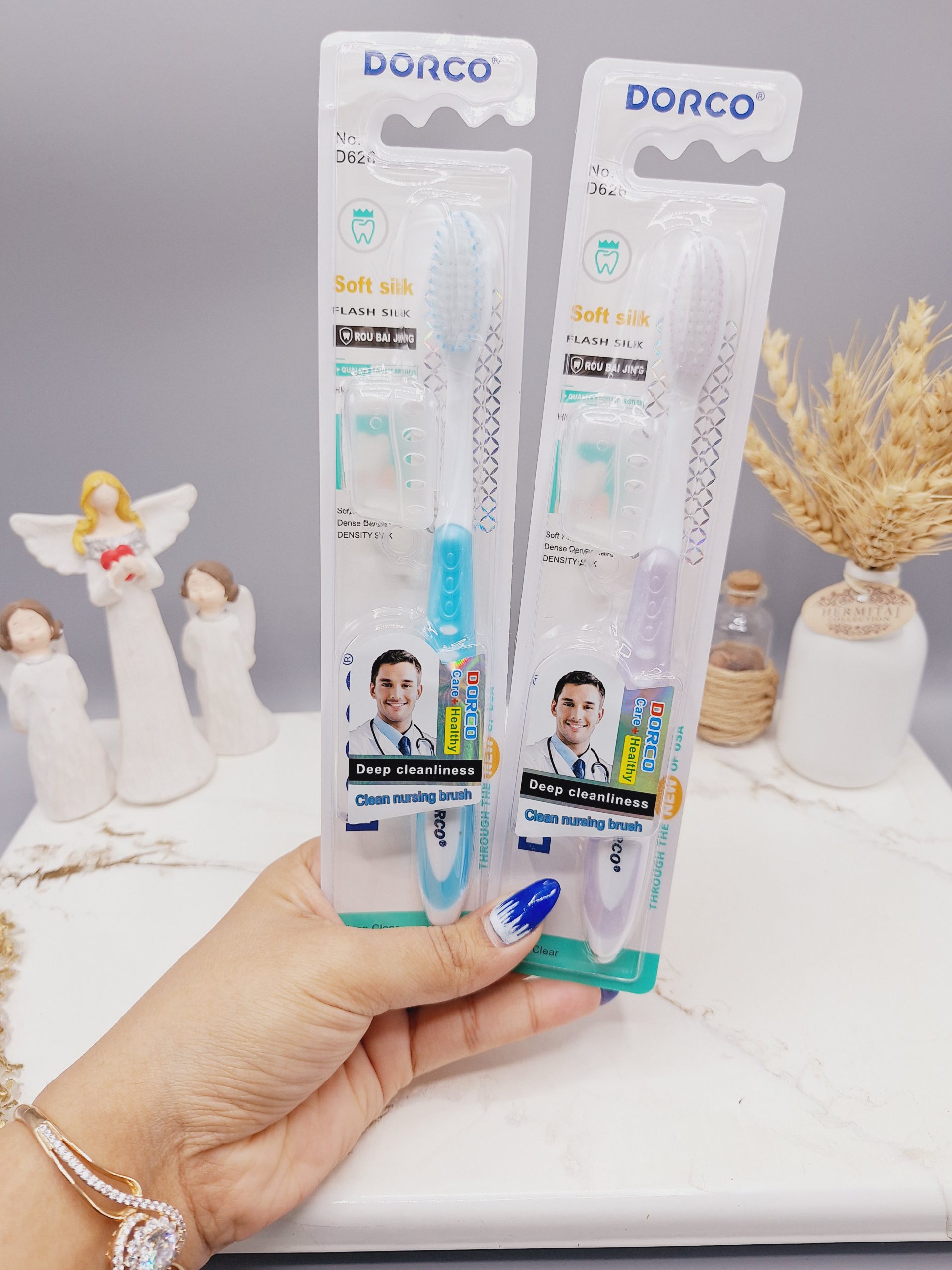 مسواک دورکو مدل Soft silk d626 با برس نرم