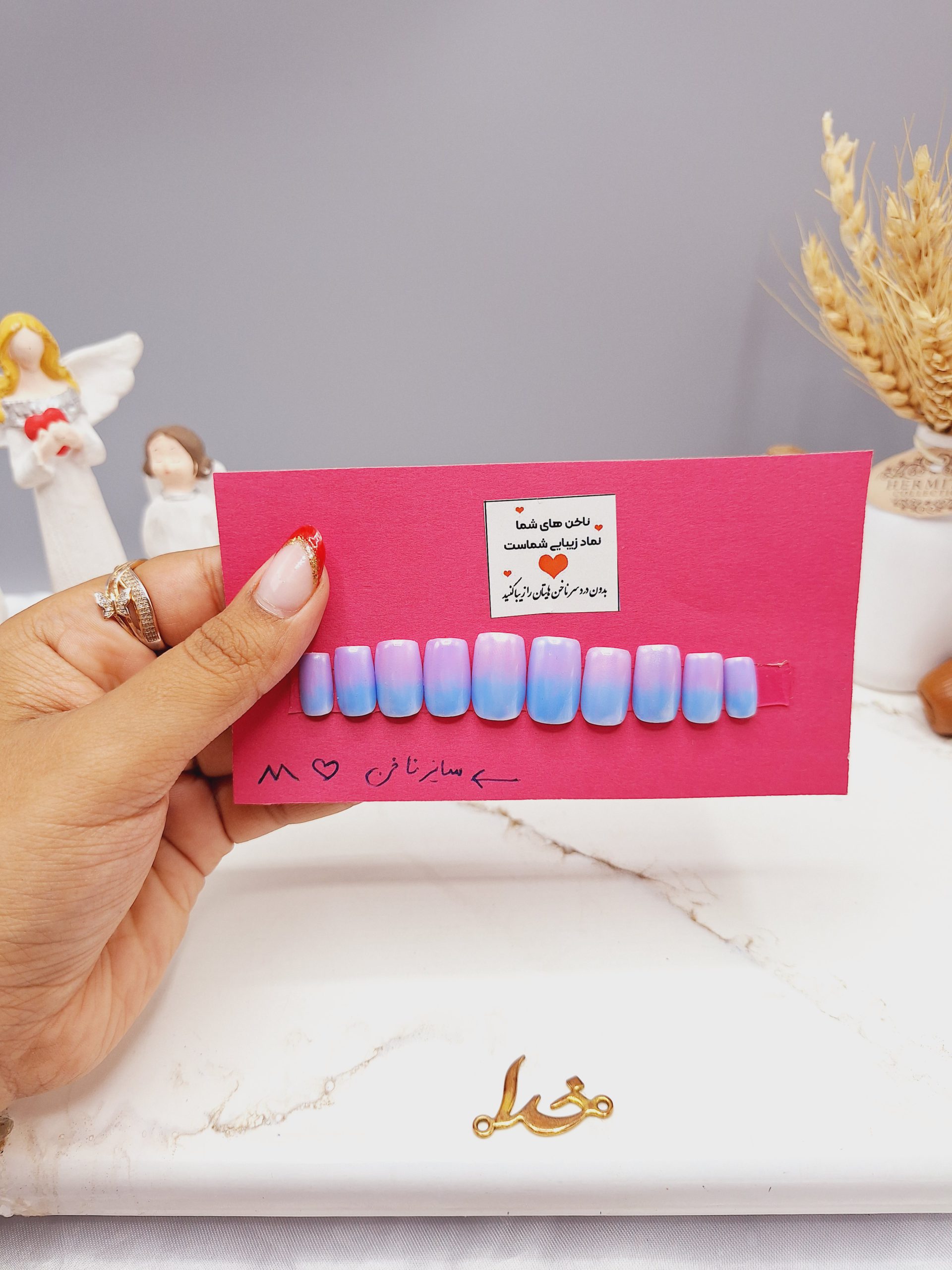 ناخن مصنوعی با مواد کاشت درجه 1 رنگ آبی و بنفش طرح ساده