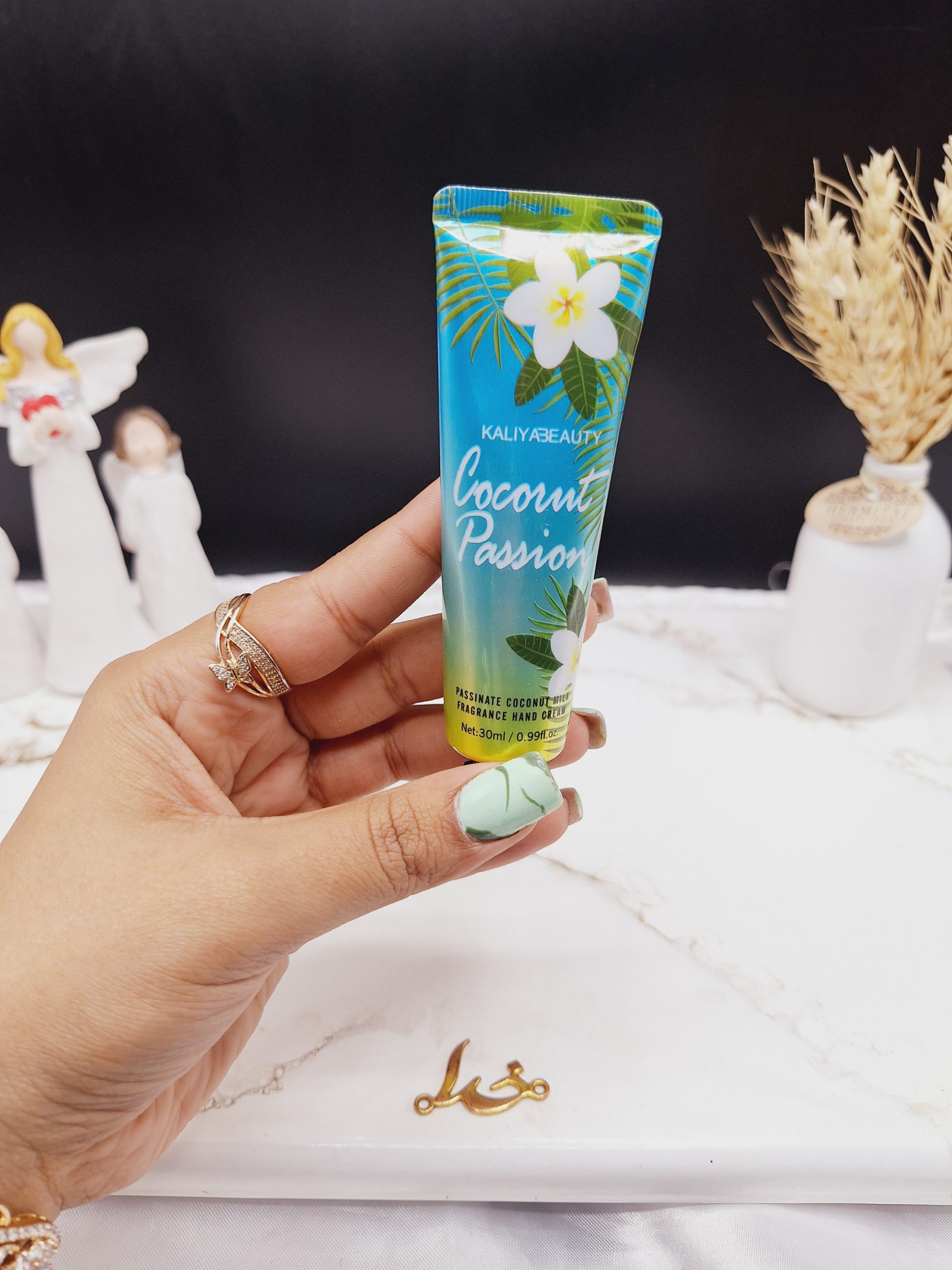 کرم دست 30گرم با رایحه گل هاوایی برند KALIY ABEAUTY کد F7130