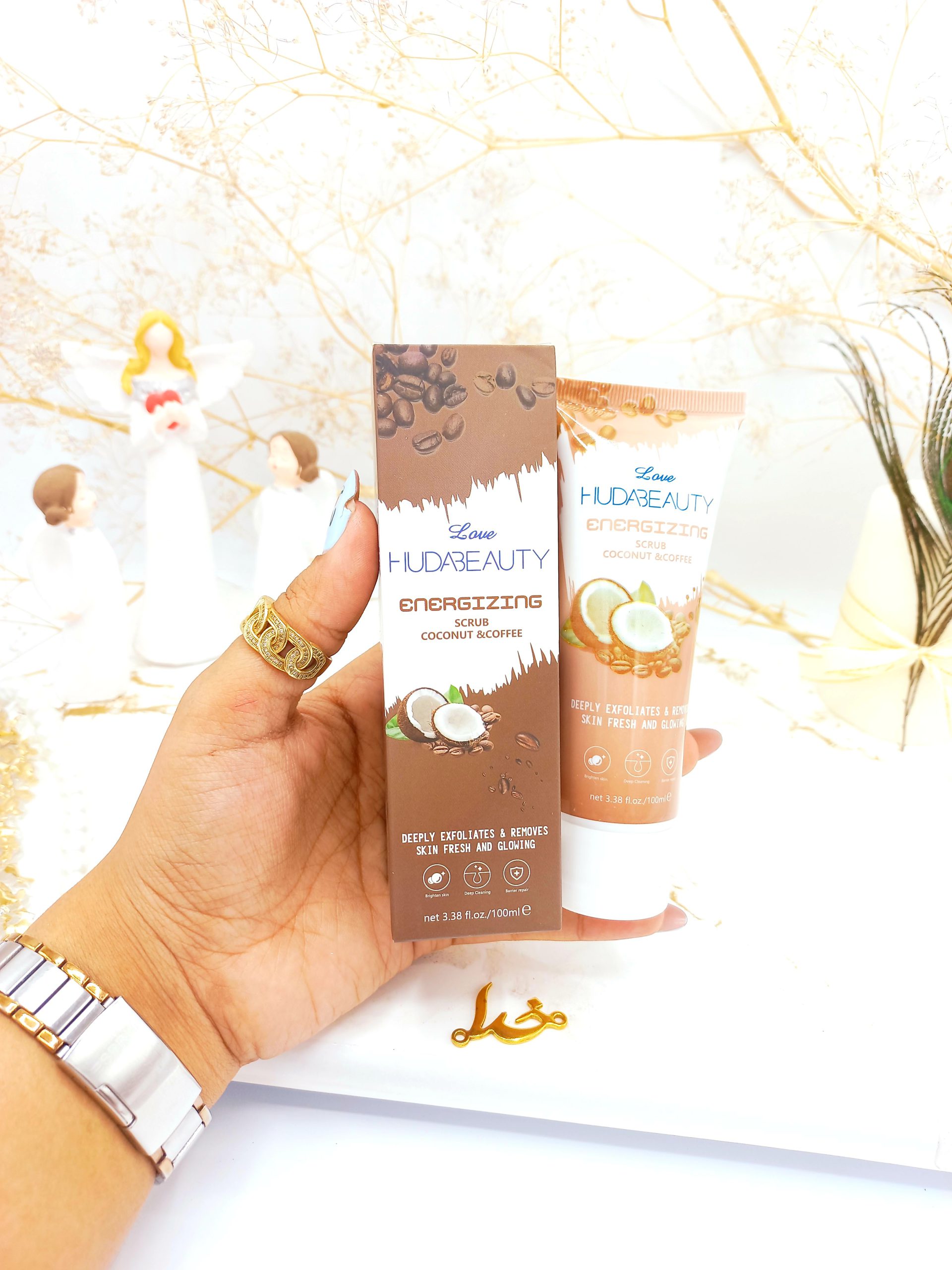 اسکراب صورت تیوپی قهوه و نارگیل هدی بیوتی HUDABEAUTY کد HD826008