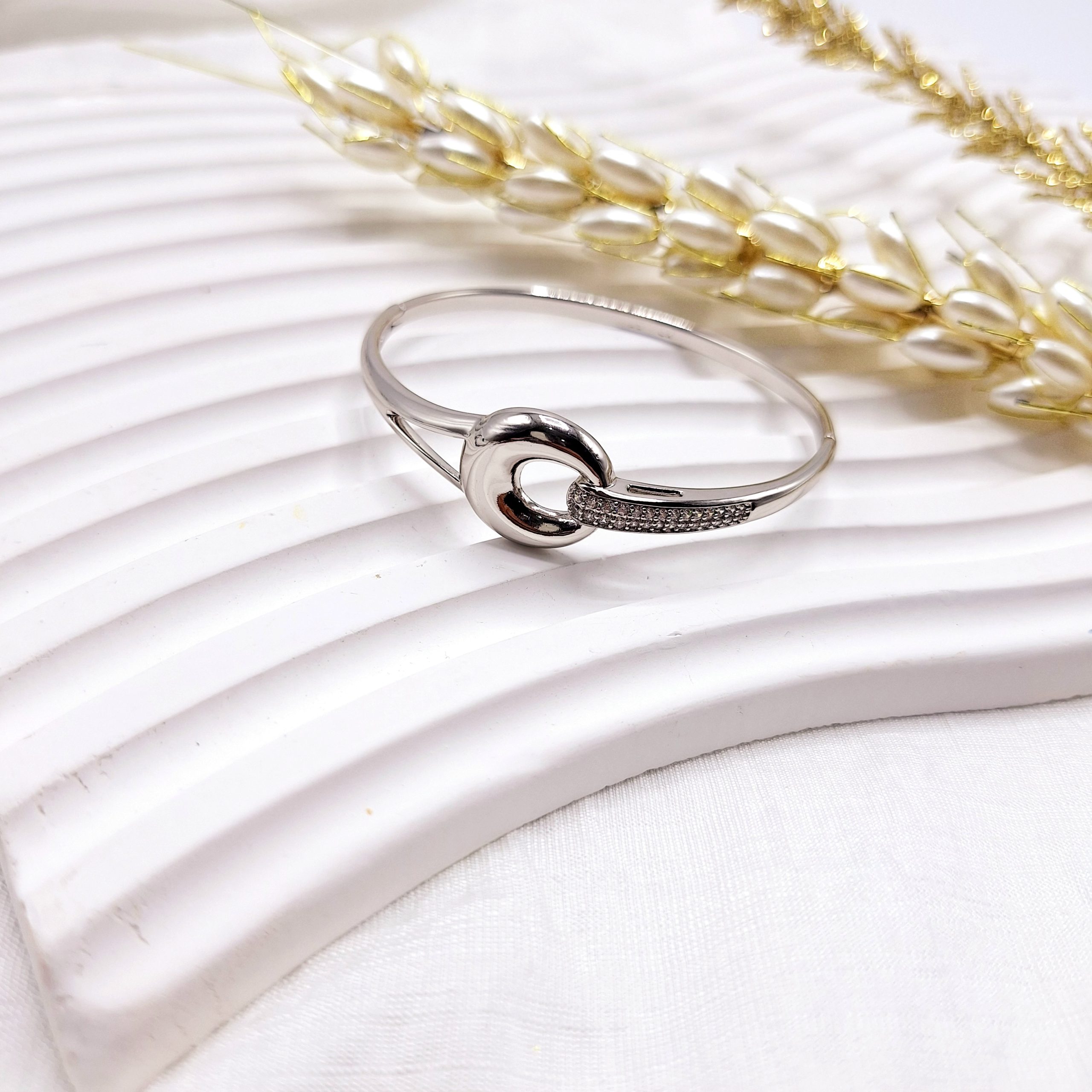 دستبند پینترستی مدل آویز حقله ای نقره ای نگین دار استیل رنگ ثابت