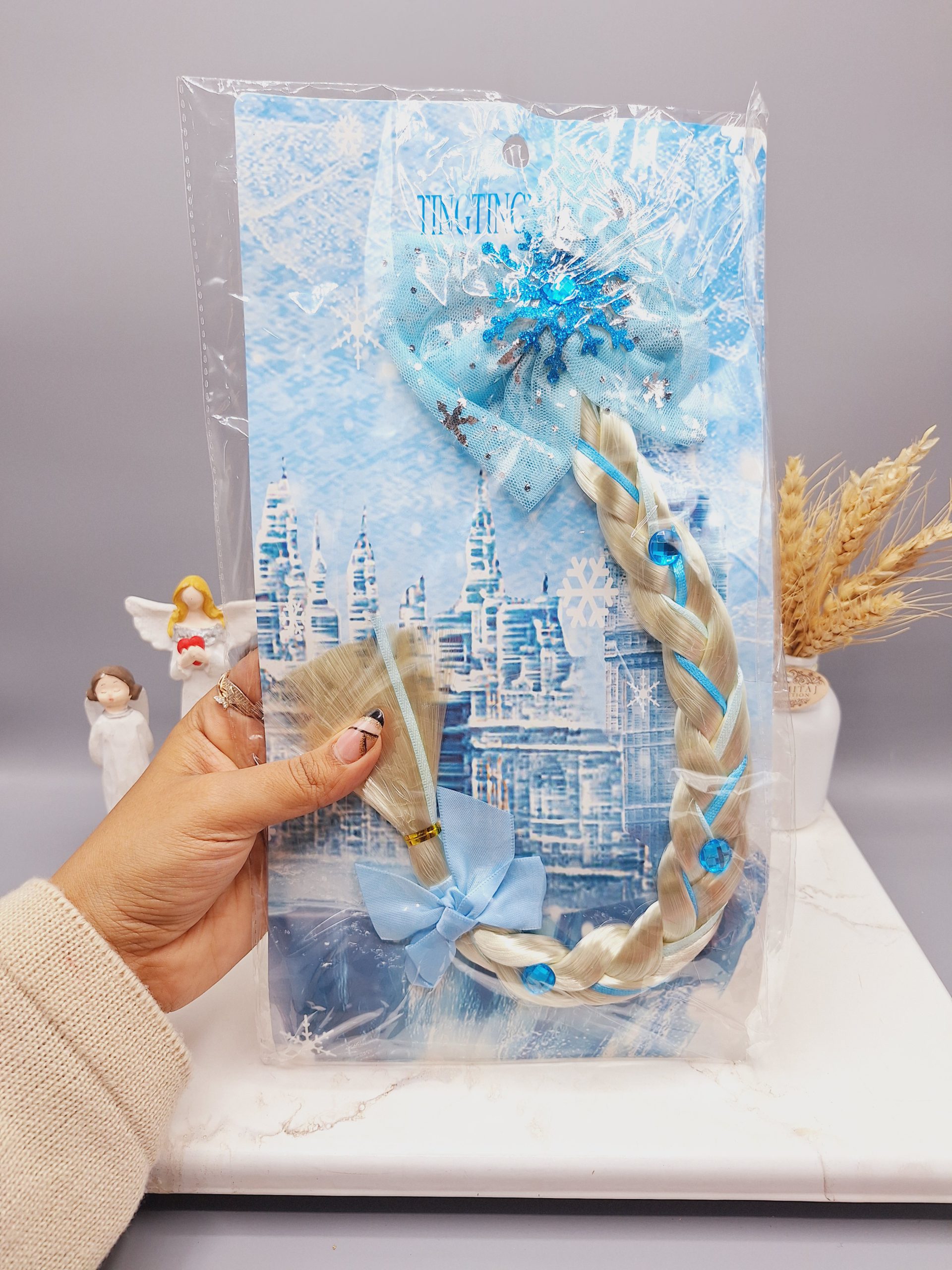 گیره موی دخترانه با موی اکستنشن نسکافه ای طرح پاپیون و نگین السا