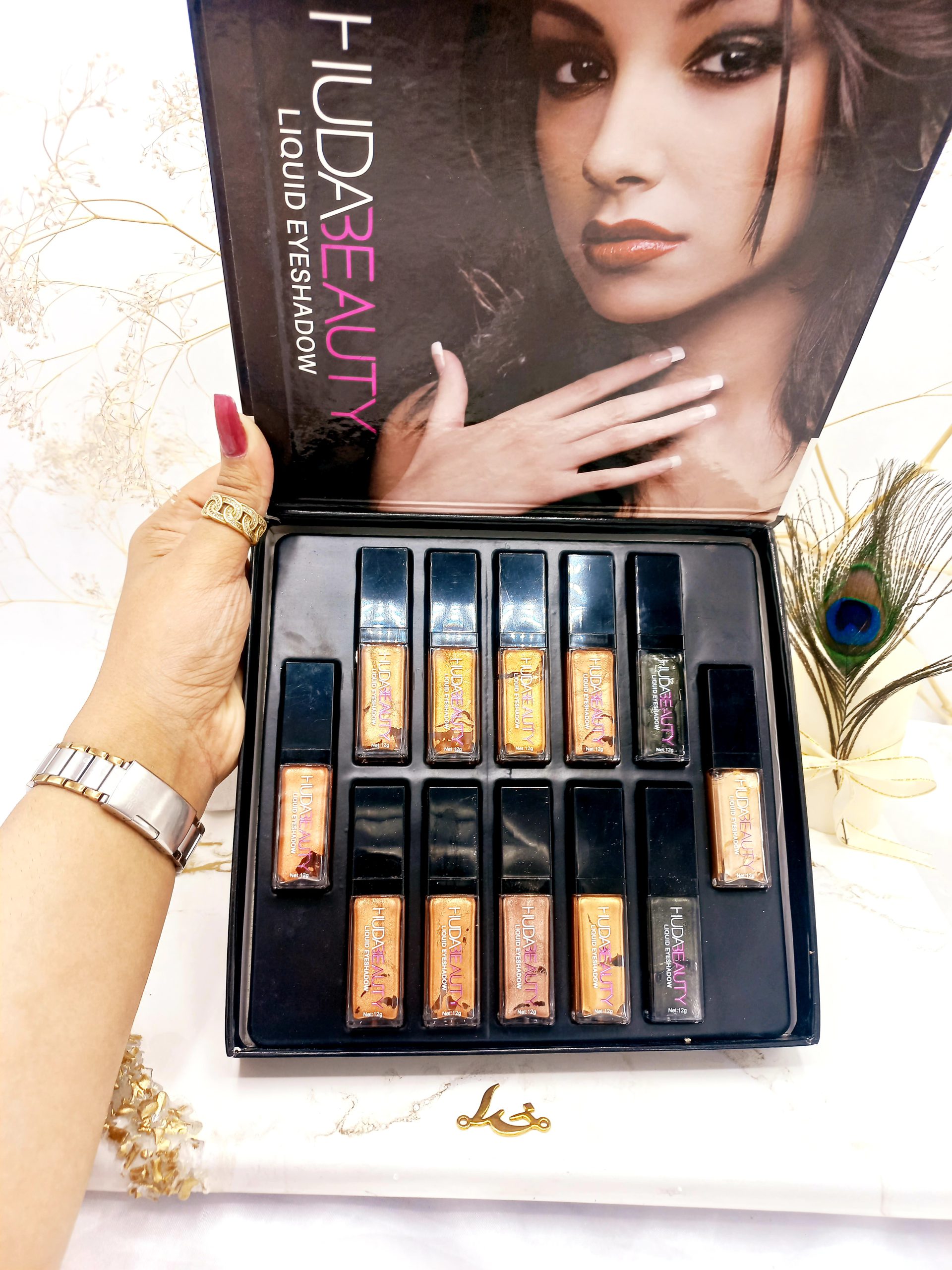 پک سایه مایع گلیتری چشم هدا بیوتی HUDABEAUTY کد 170196