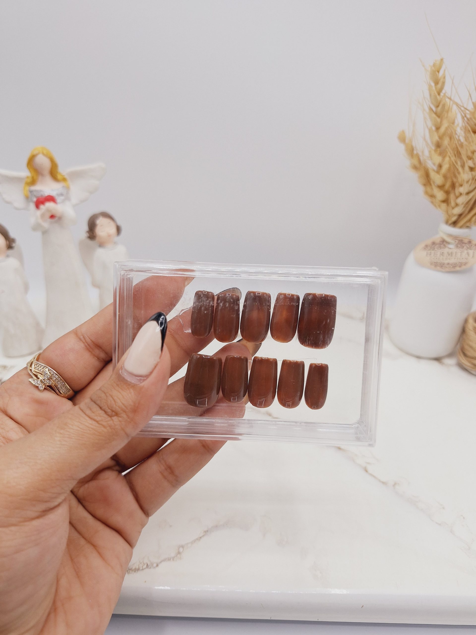 ناخن مصنوعی با مواد کاشت مدل آمبره قهوه ای (به همراه پک اختصاصی)