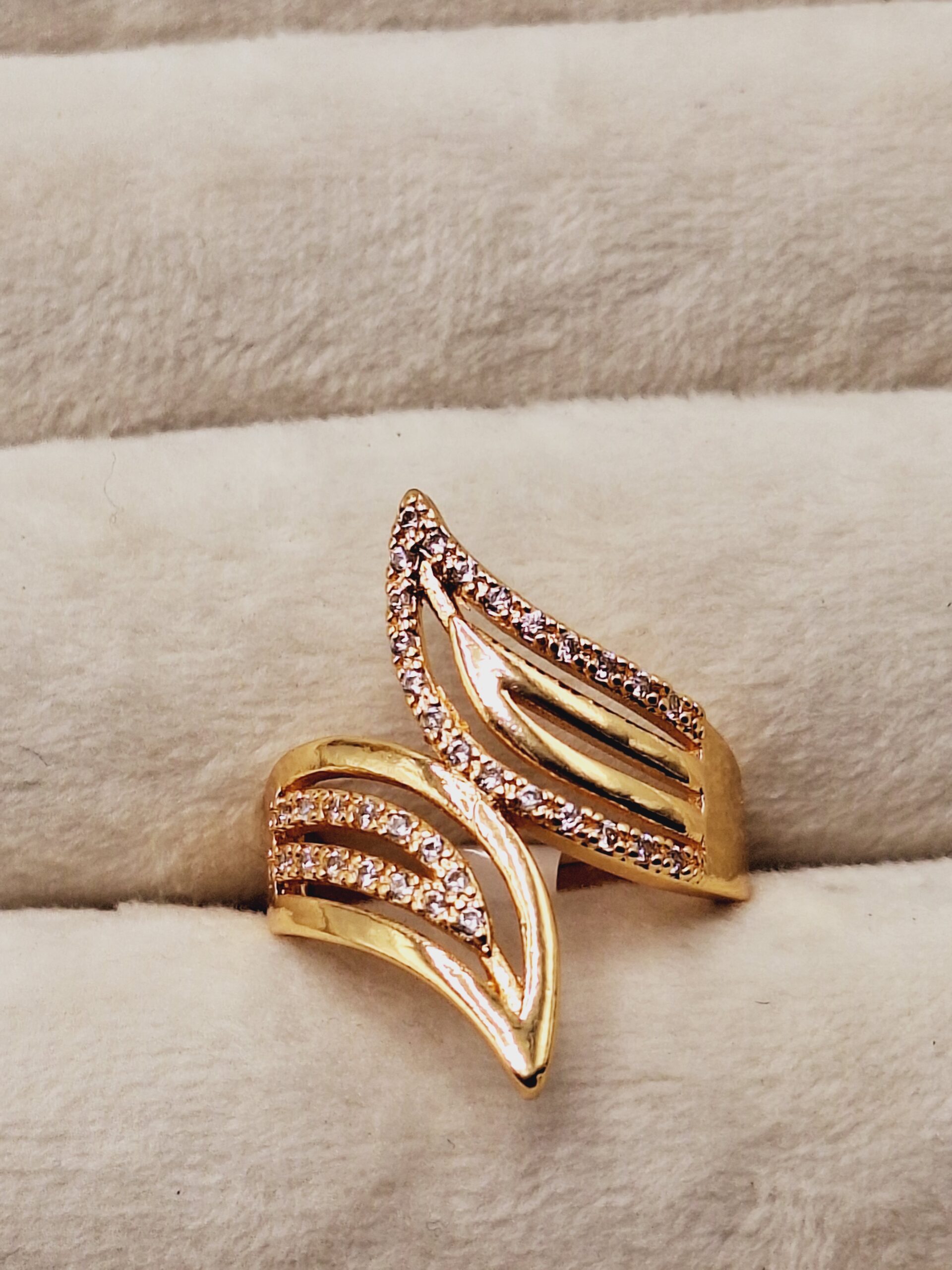 انگشتر طرح برگ طلایی آبکاری برنجی