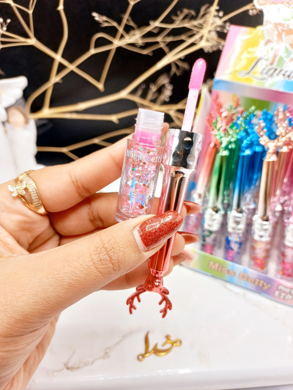 برق لب فانتزی طرح گوزن برند میس بیوتی Miss Betty کد L983