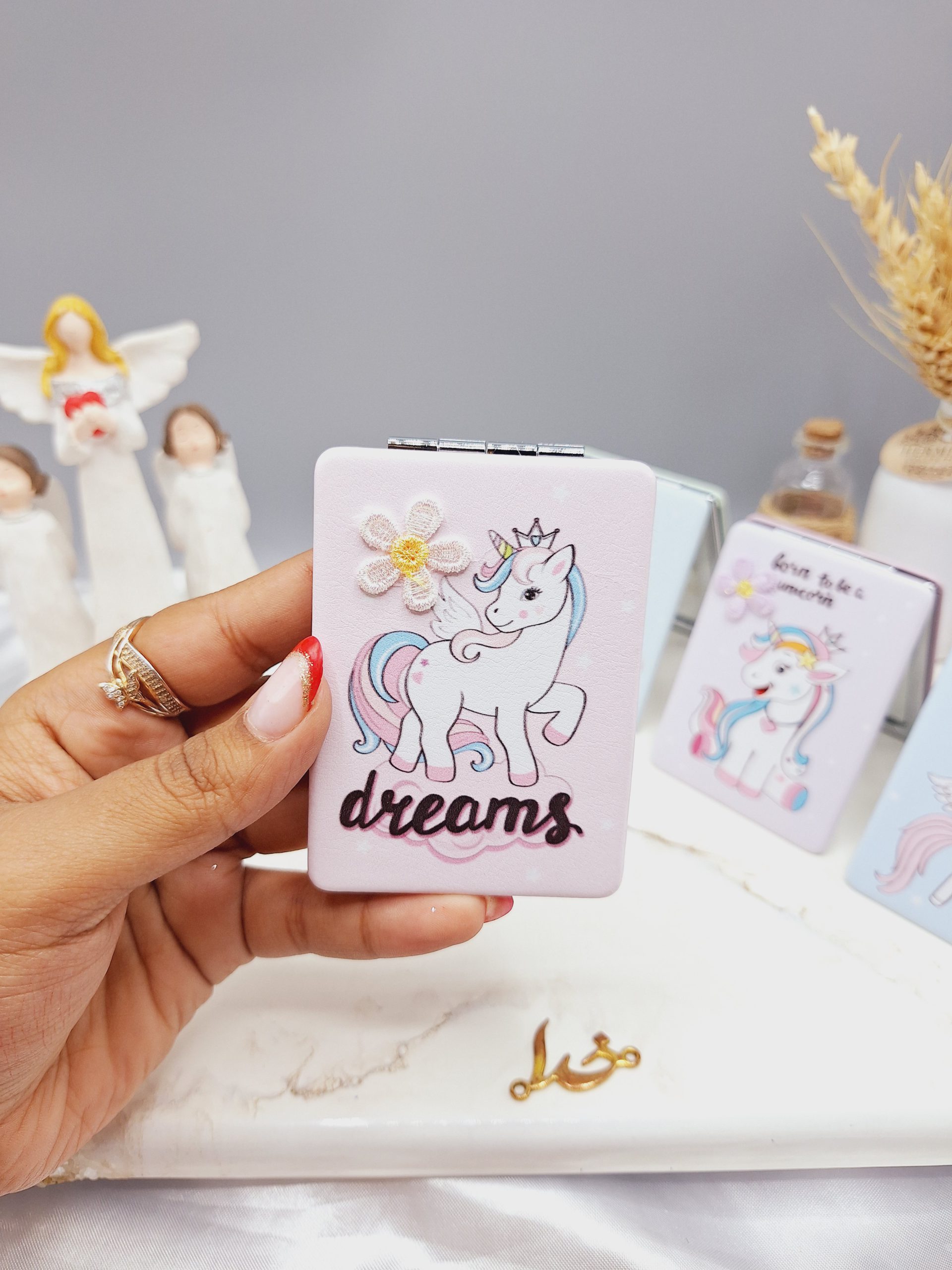 آینه آرایشی مدل مستطیل طرح اسب تک شاخ گلدوزی شده