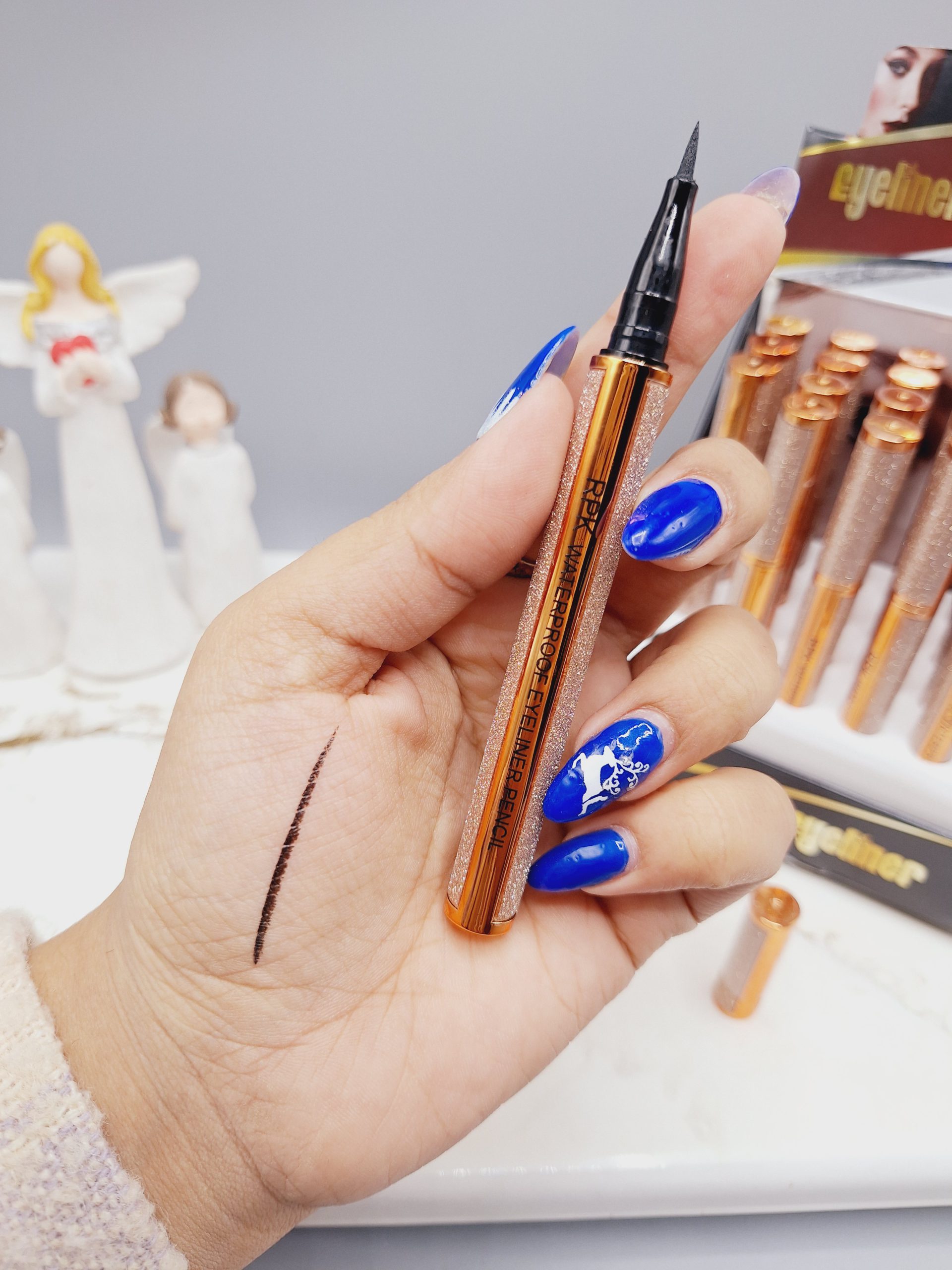 خط چشم مشکی ماژیکی پوکه طلایی برند RPK کد 8052