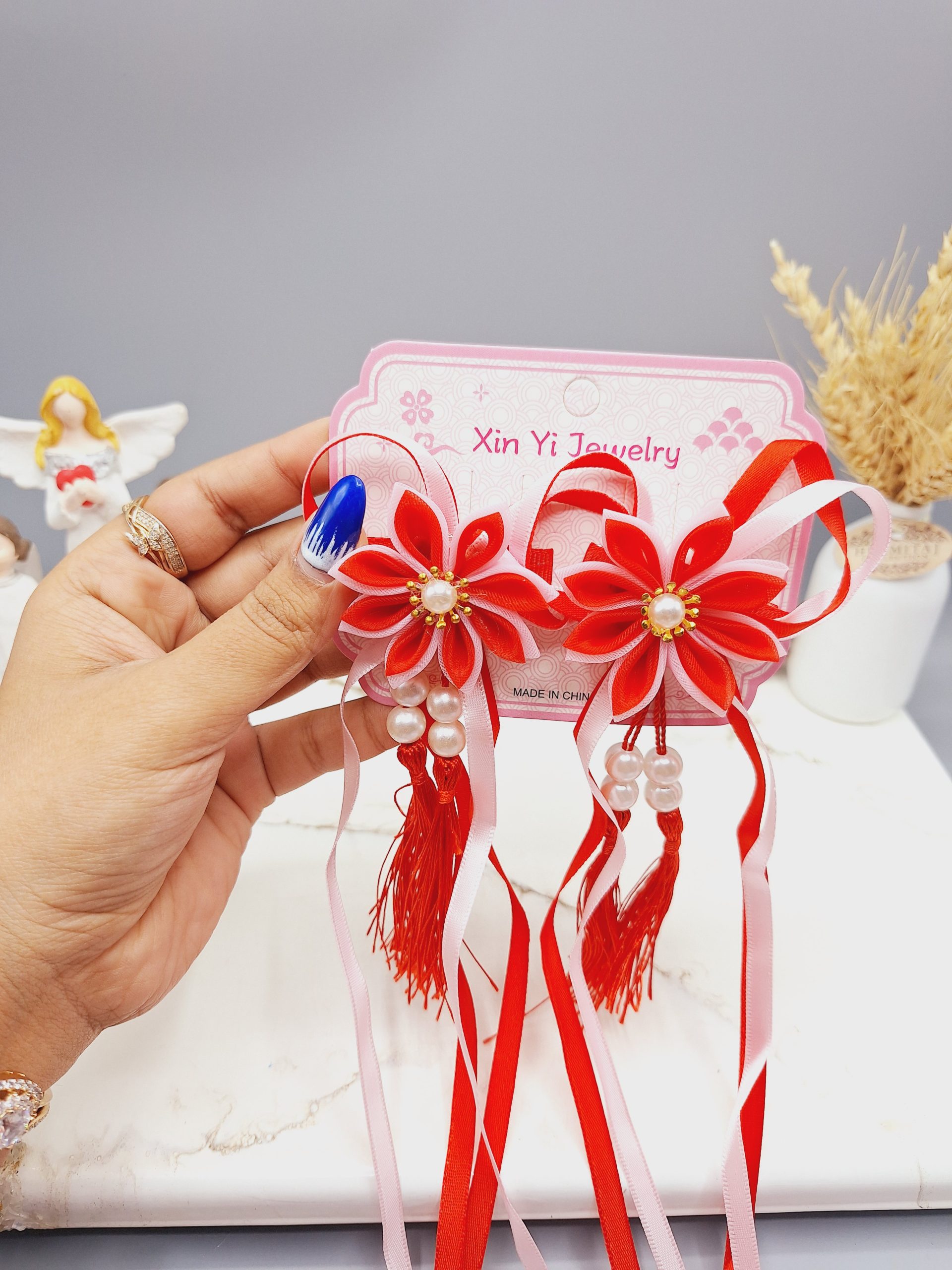 ست 2 تایی گیره مو طرح گل زیبا همراه با آویز نواری و نگین دار