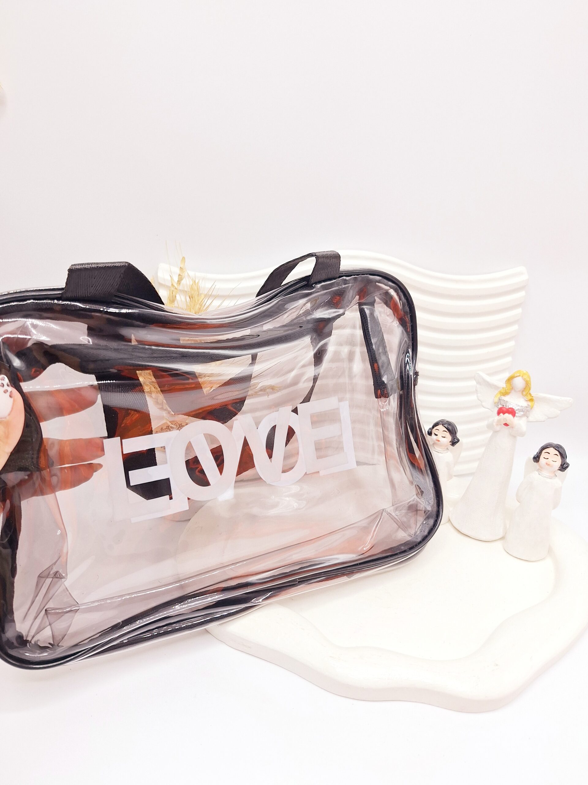 کیف لوازم آرایشی سایز بزرگ مدل LOVE (رنگ مشکی)