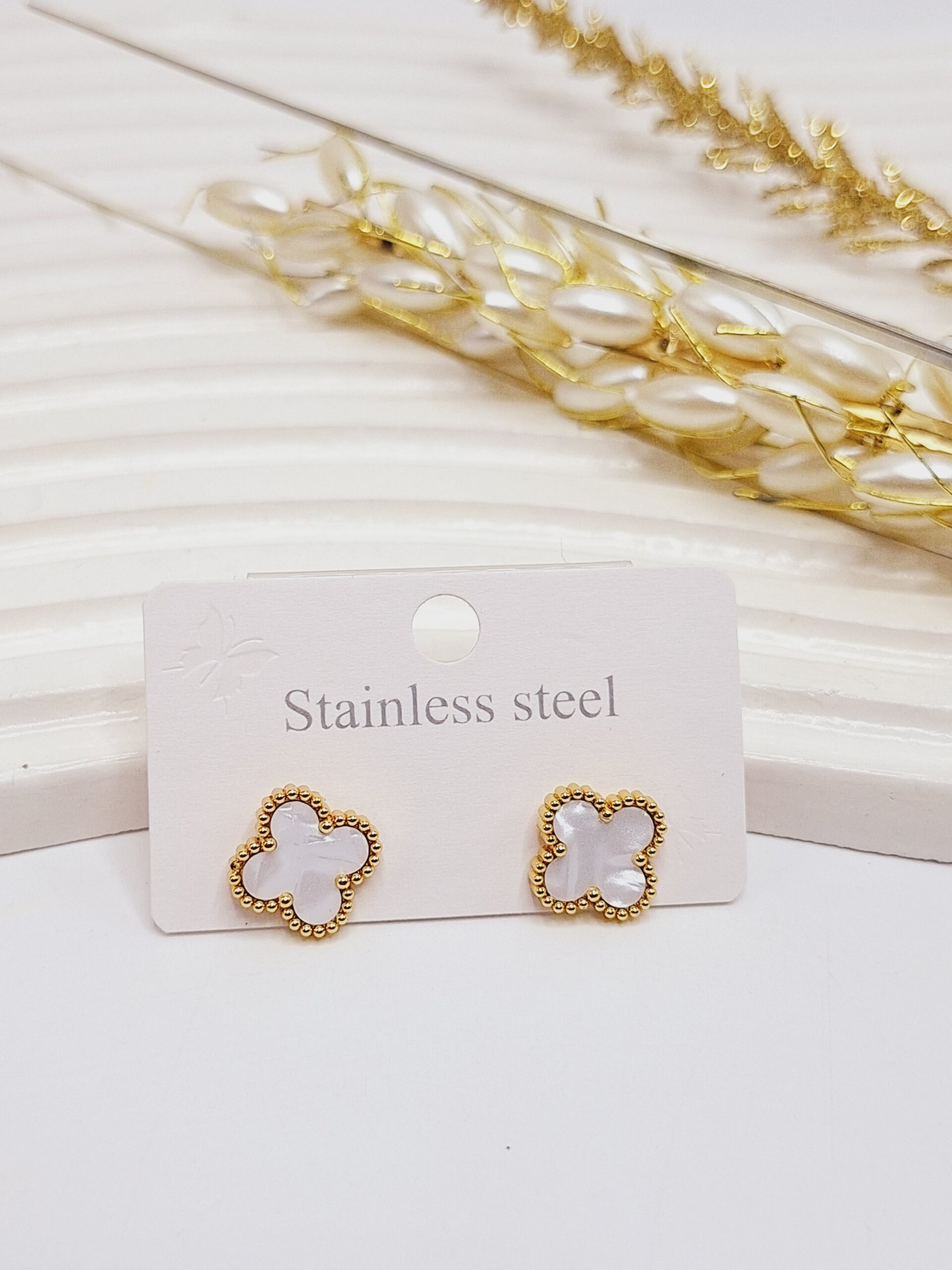 گوشواره پرطرفدار میخی طرح ونکلیف (سفید)