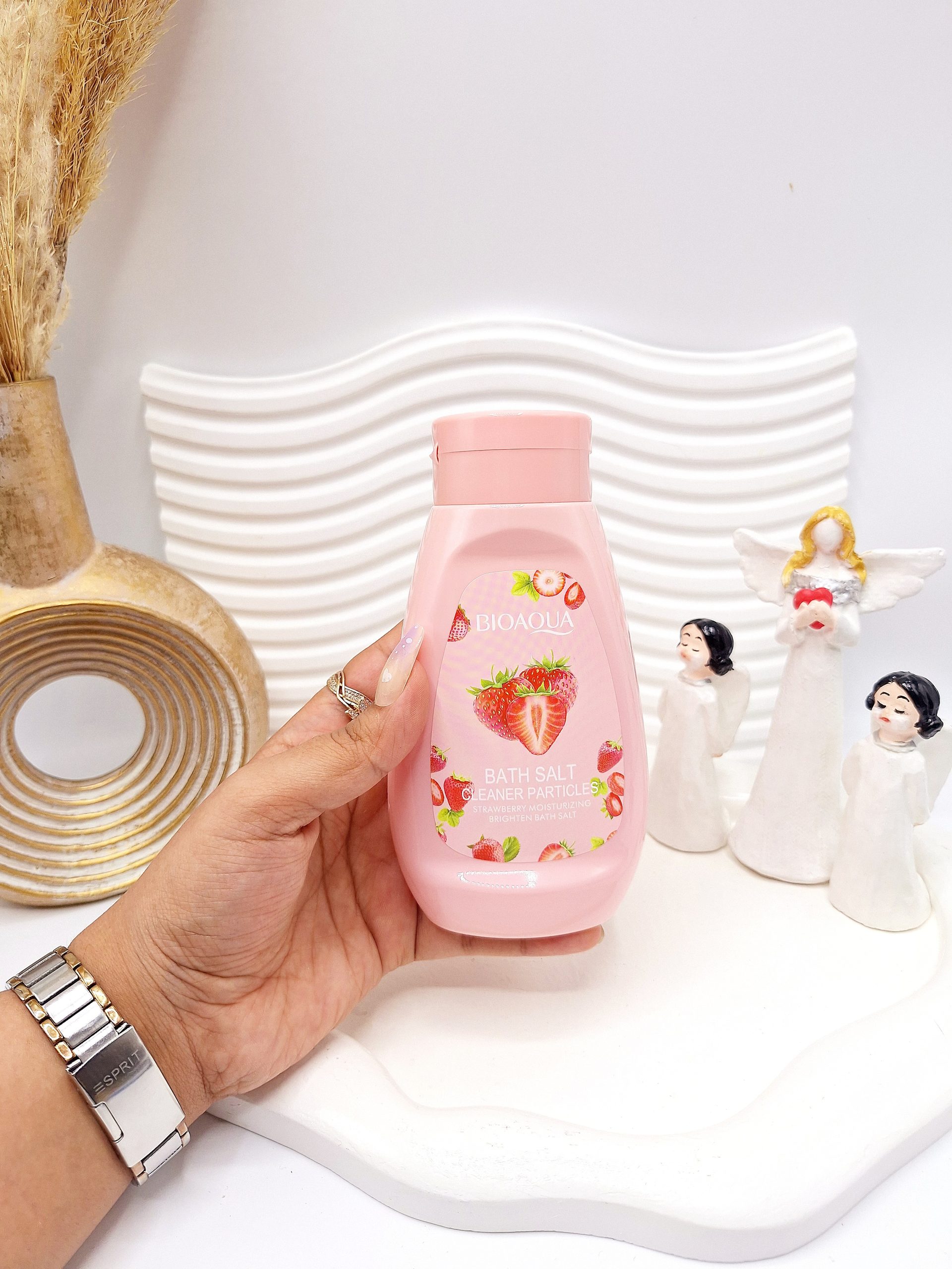 نمک بدن توت فرنگی سفید کننده قوی برند بیوآکوا حجم 430 گرم کد 2858