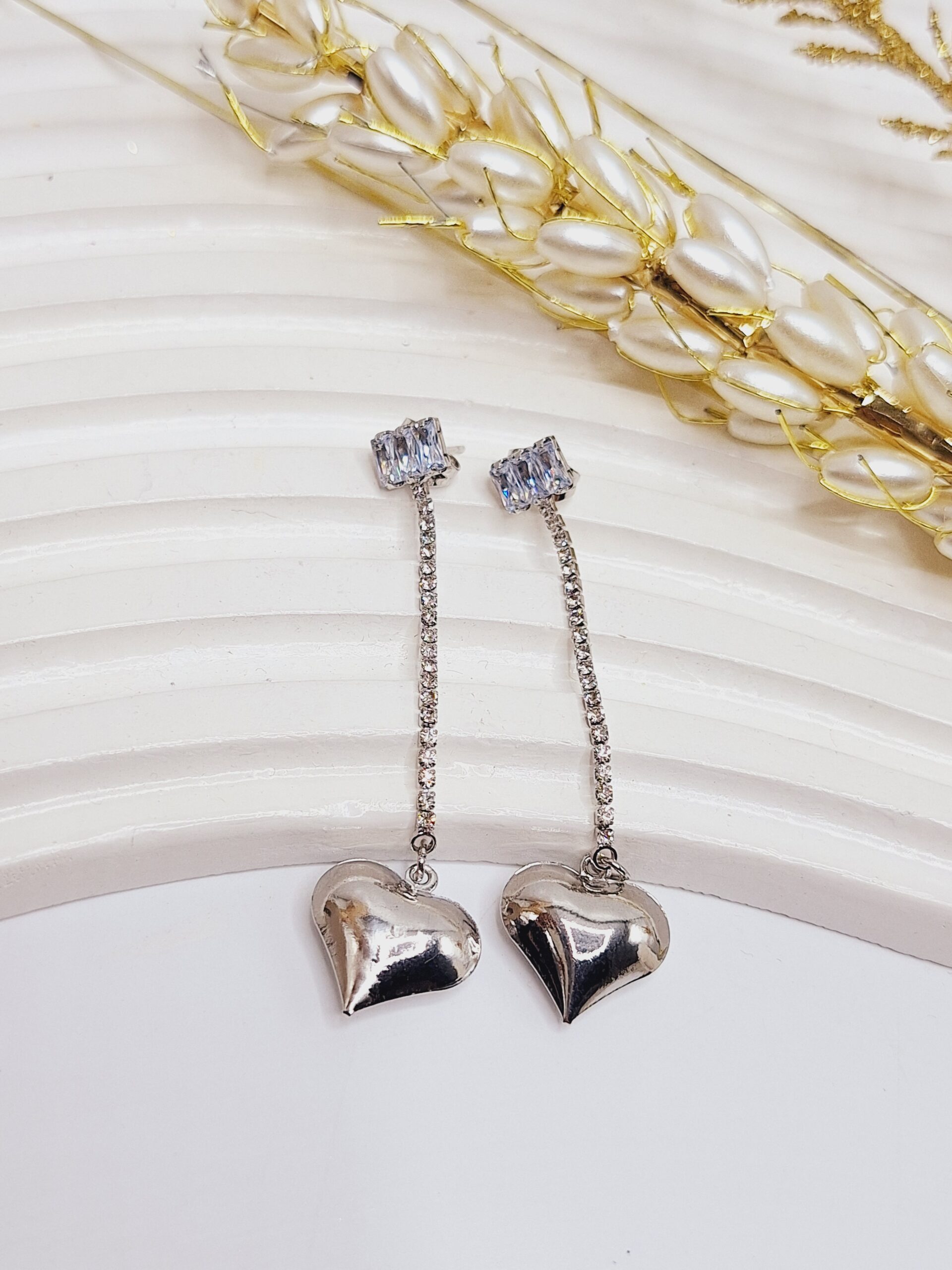 گوشواره طرح آویز قلب نگین دار نقره ای برند YSX