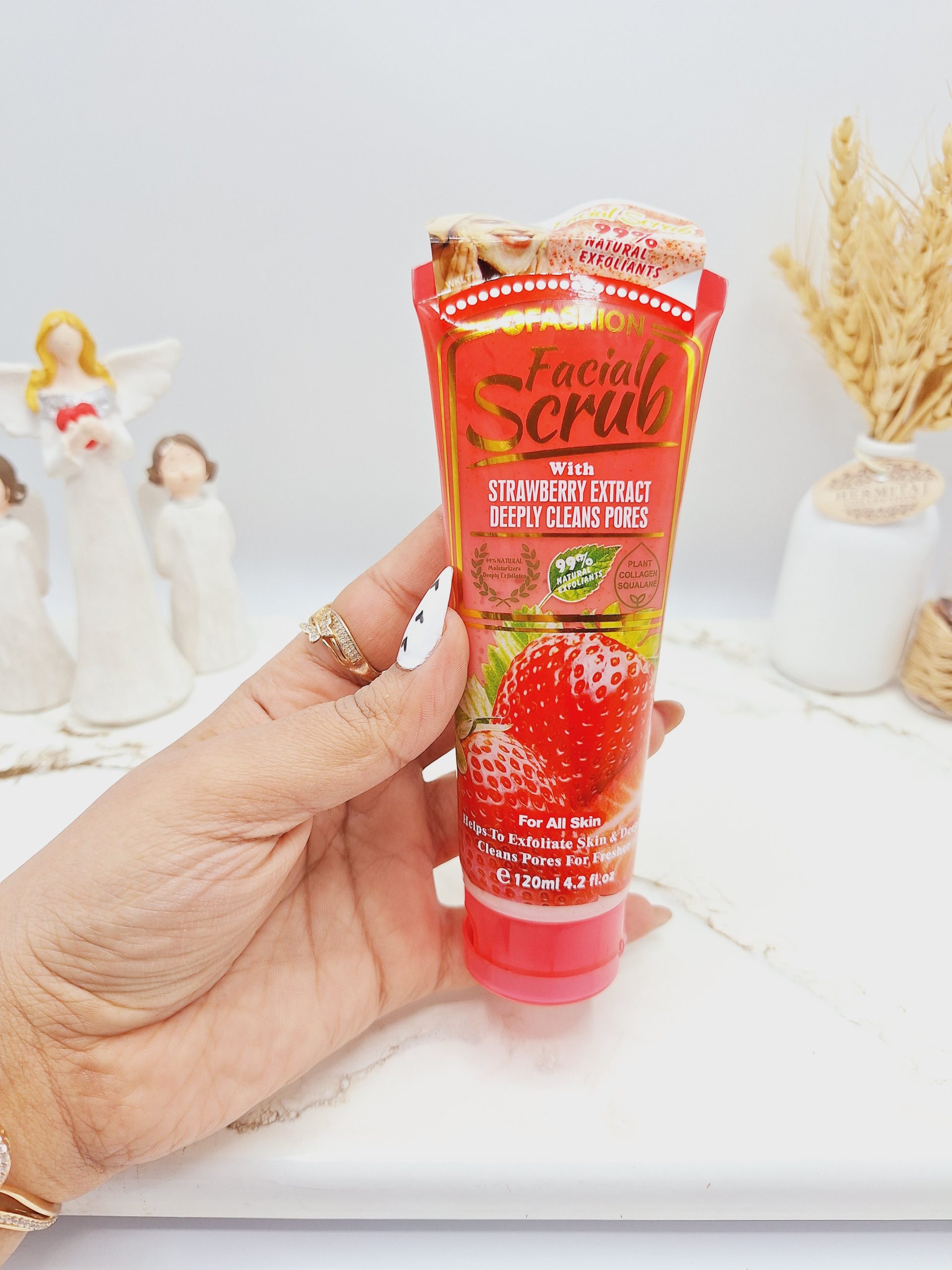 اسکراب و لایه بردار کوچک کننده منافذ رایحه توت فرنگی برند وکالی کد 770