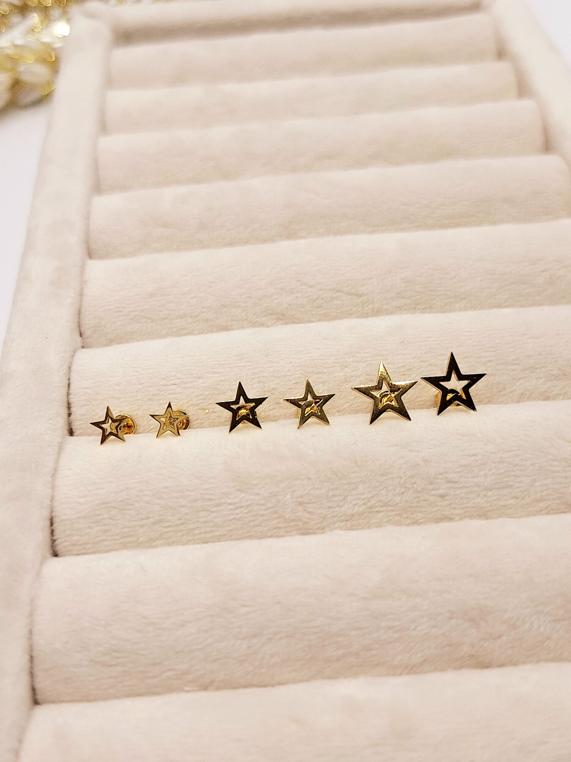 گوشواره میخی طرح ستاره طلایی استیل