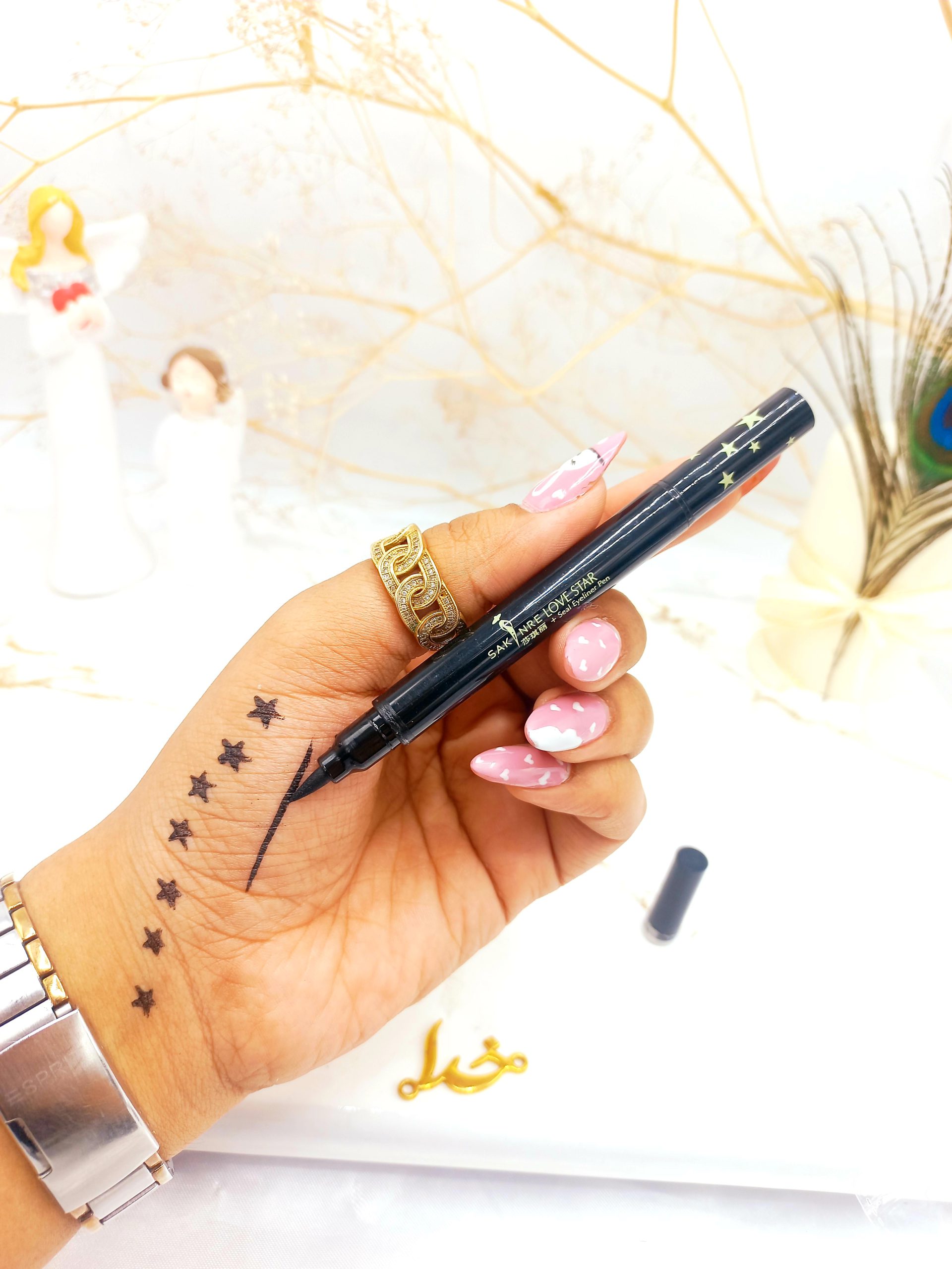 خط چشم مشکی ماژیکی  و دوسر طرح دار ستاره ای LOVE STAR