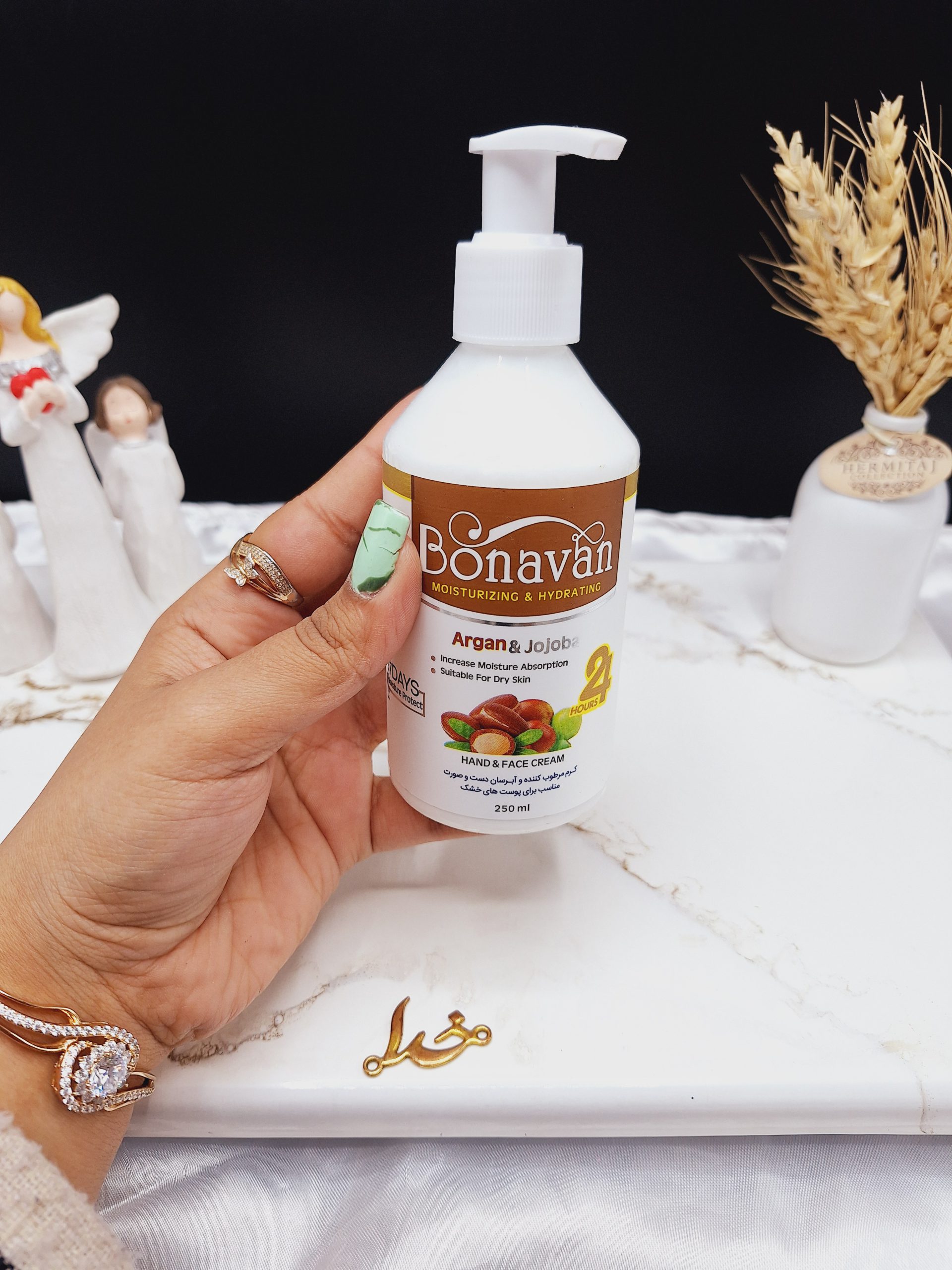 کرم مرطوب کننده پمپی دست و صورت رایحه آرگان جوجوبا برند بناوان BONAVAN