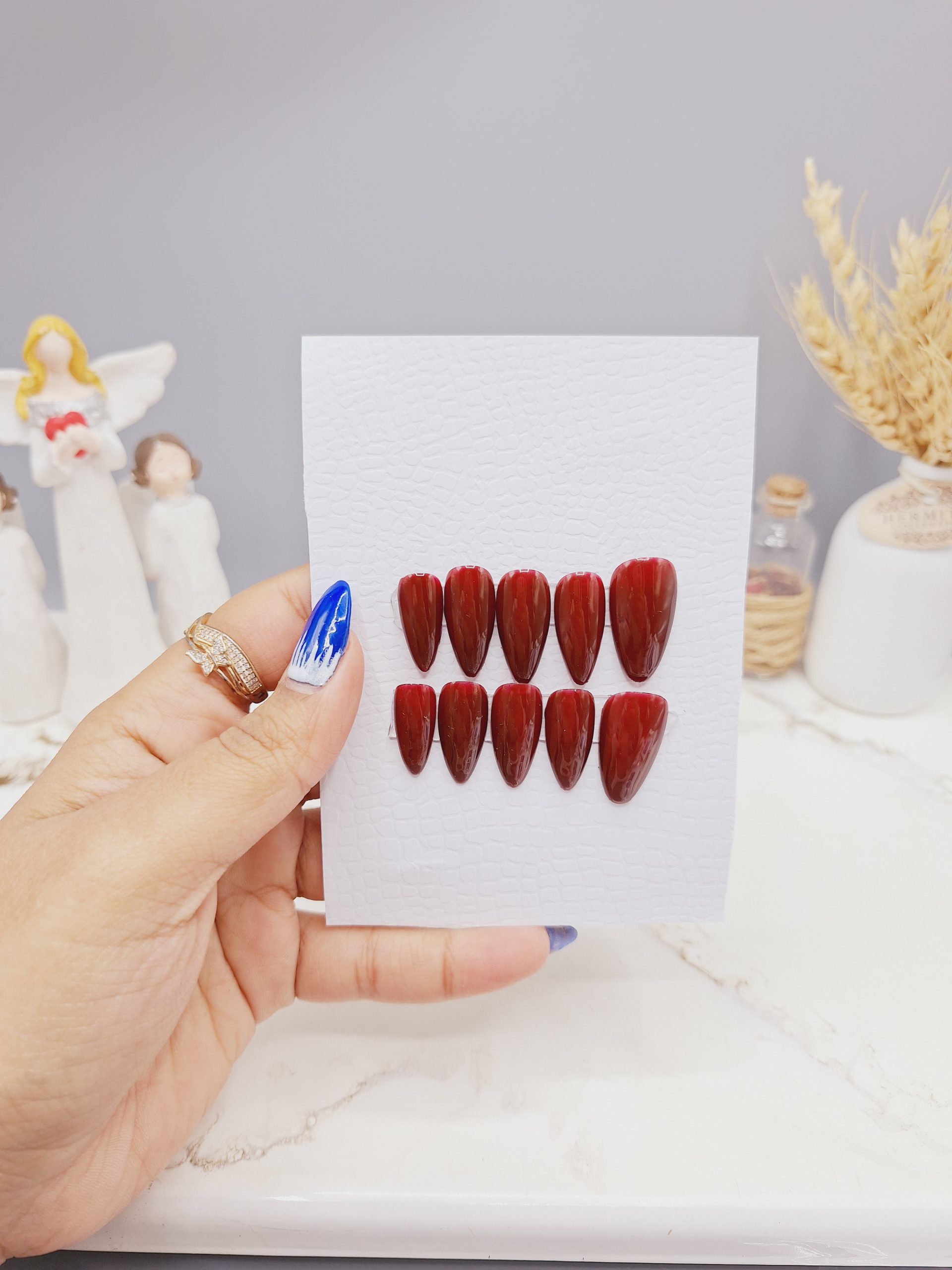 ناخن مصنوعی با مواد کاشت درجه ۱ طرح و رنگ چری (به همراه پک اختصاصی)