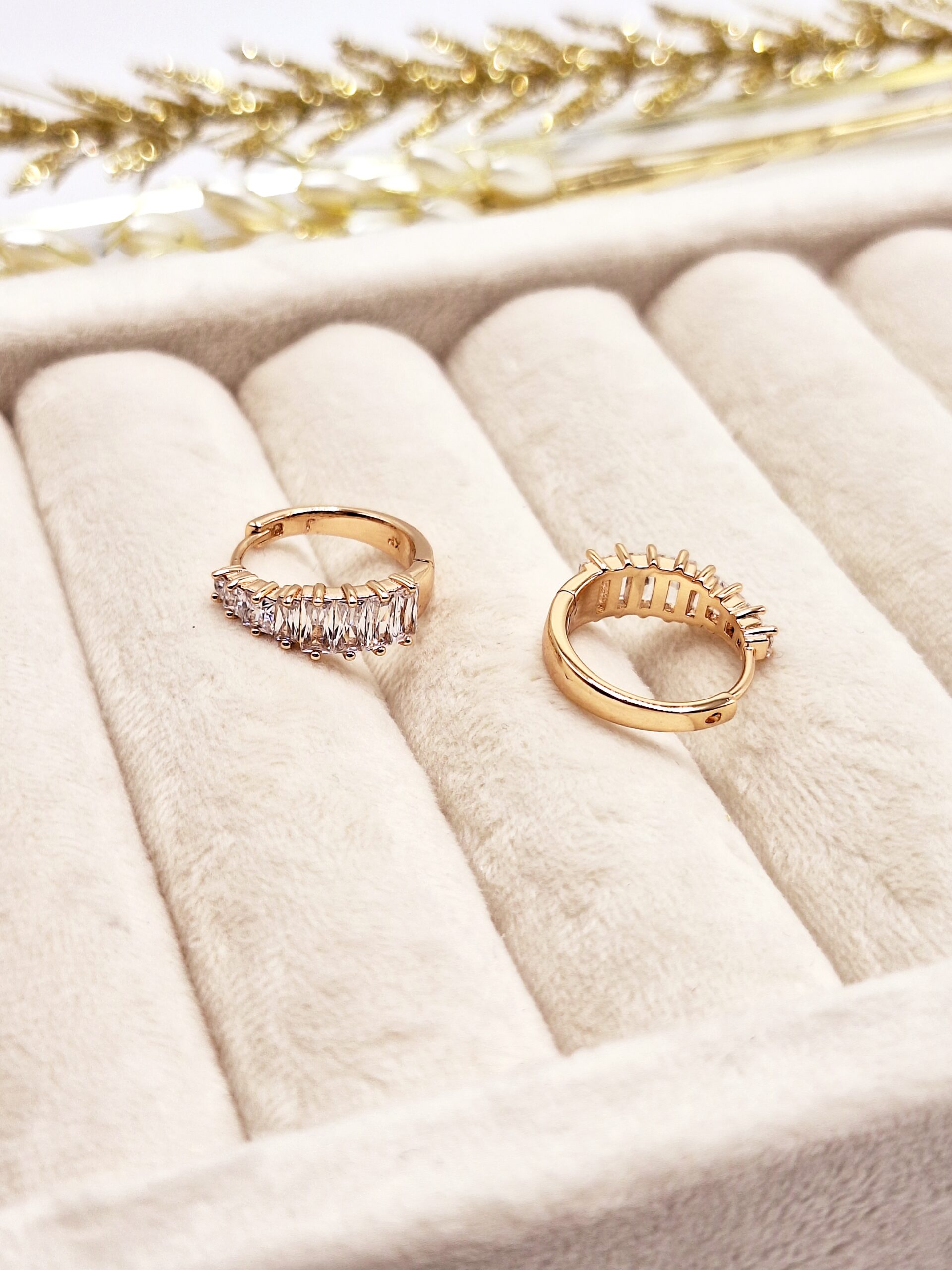 گوشواره طلایی طرح نگین تنیسی برند ژوپینگ