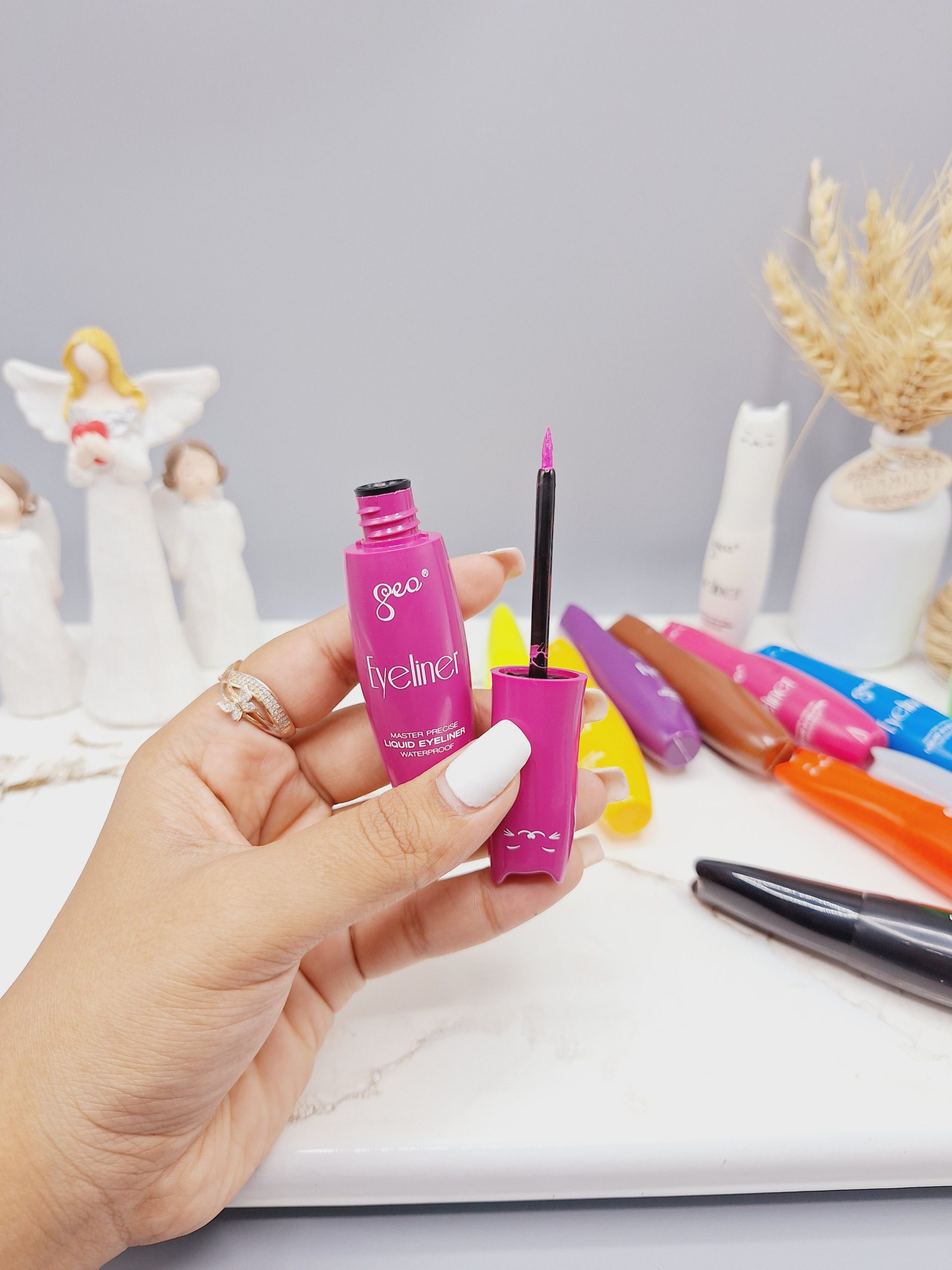 خط چشم تکی رنگی مدل گربه ای