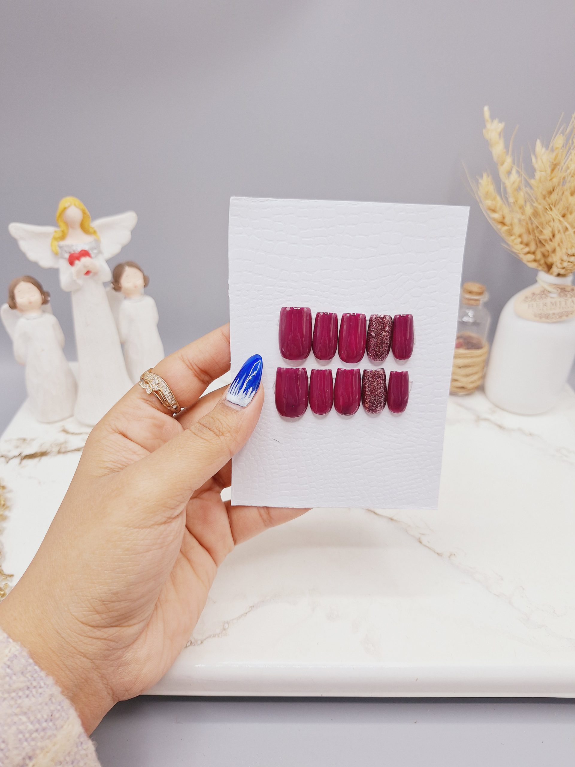 ناخن مصنوعی با مواد کاشت درجه ۱ طرح ارغوانی شاین دار (به همراه پک اختصاصی)