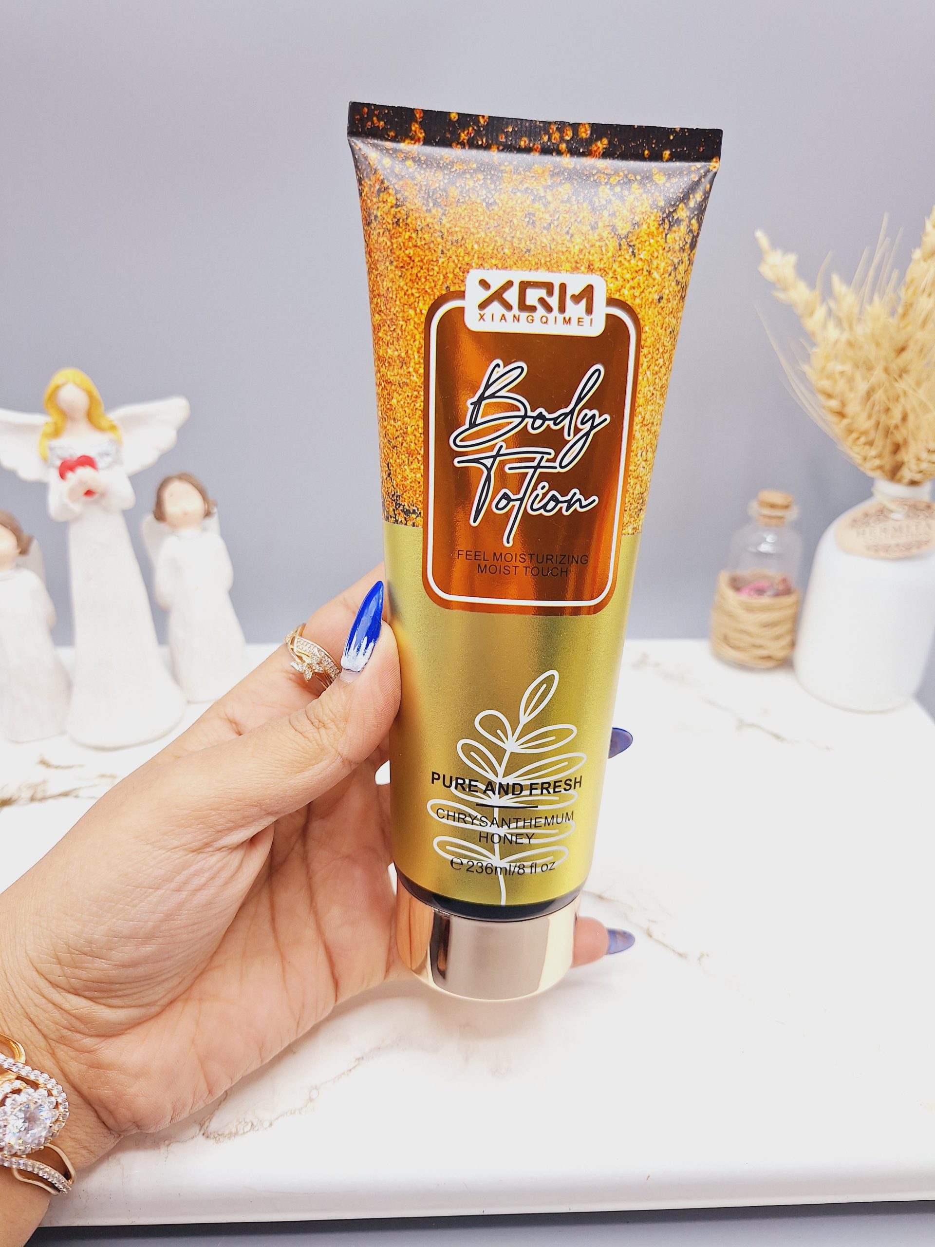 لوسیون بدن XQM حاوی ترکیبات مرطوب کننده و نرم کننده کد 0377