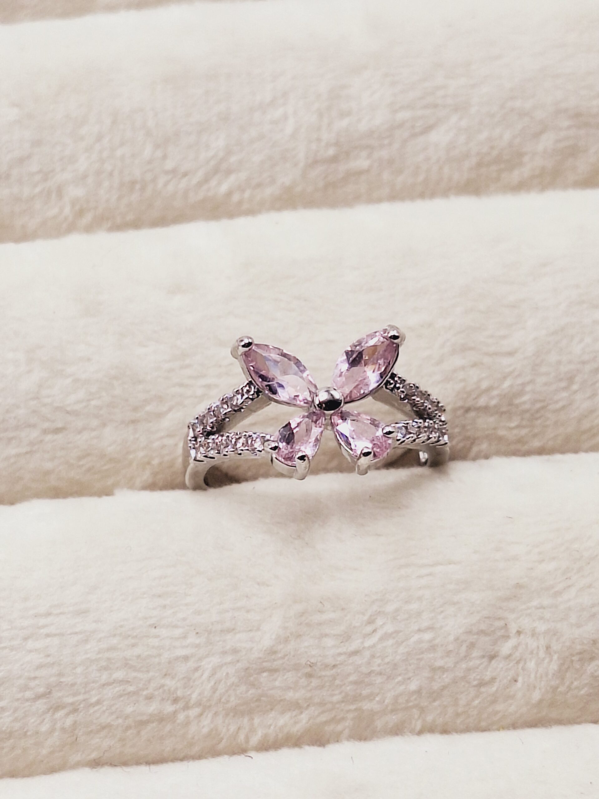 انگشتر جواهری طرح پروانه جواهری صورتی فری سایز