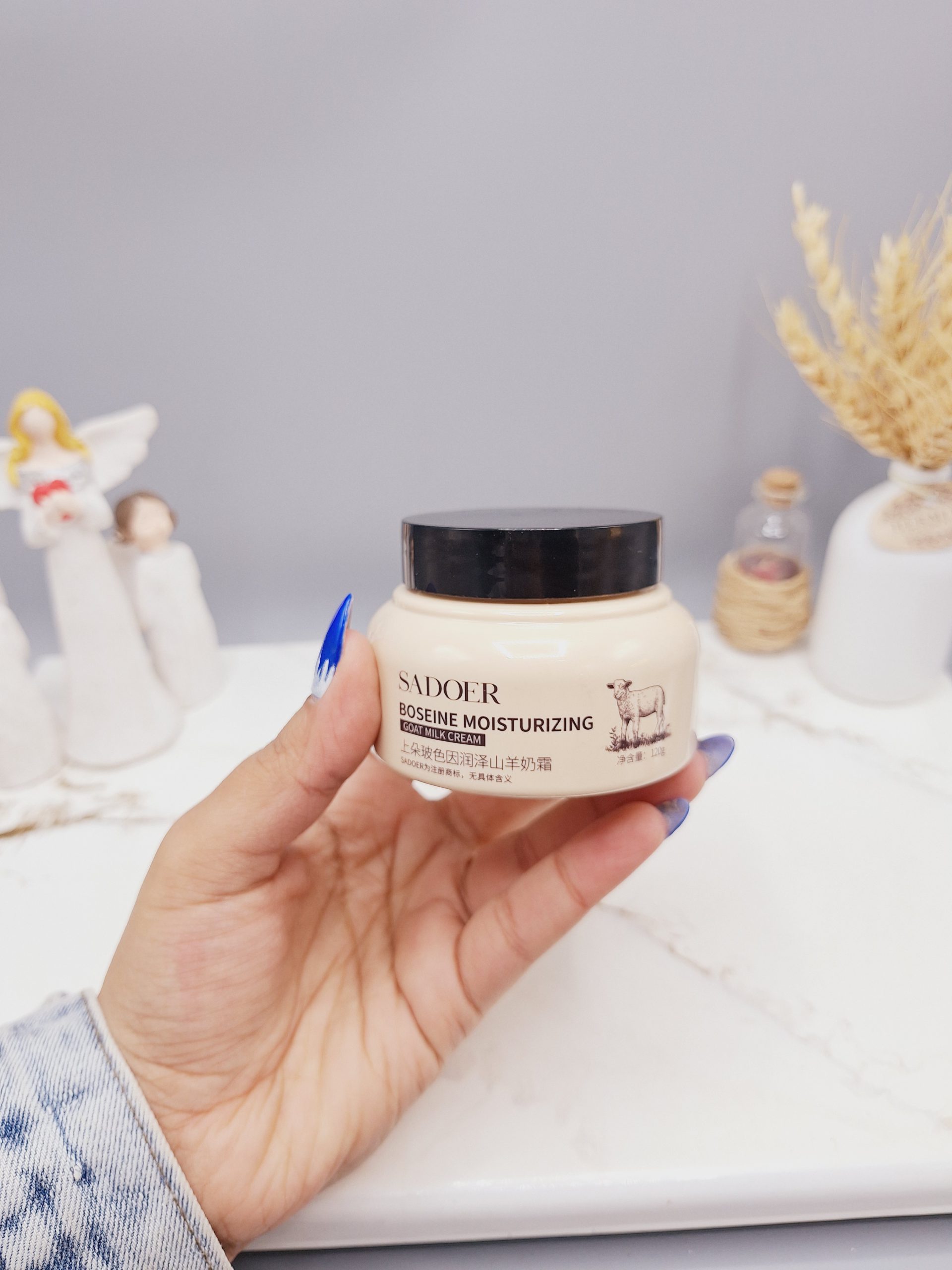 کرم شیر بز مرطوب کننده و آبرسان قوی پوست برند سادور حجم 120گرم کد 1062