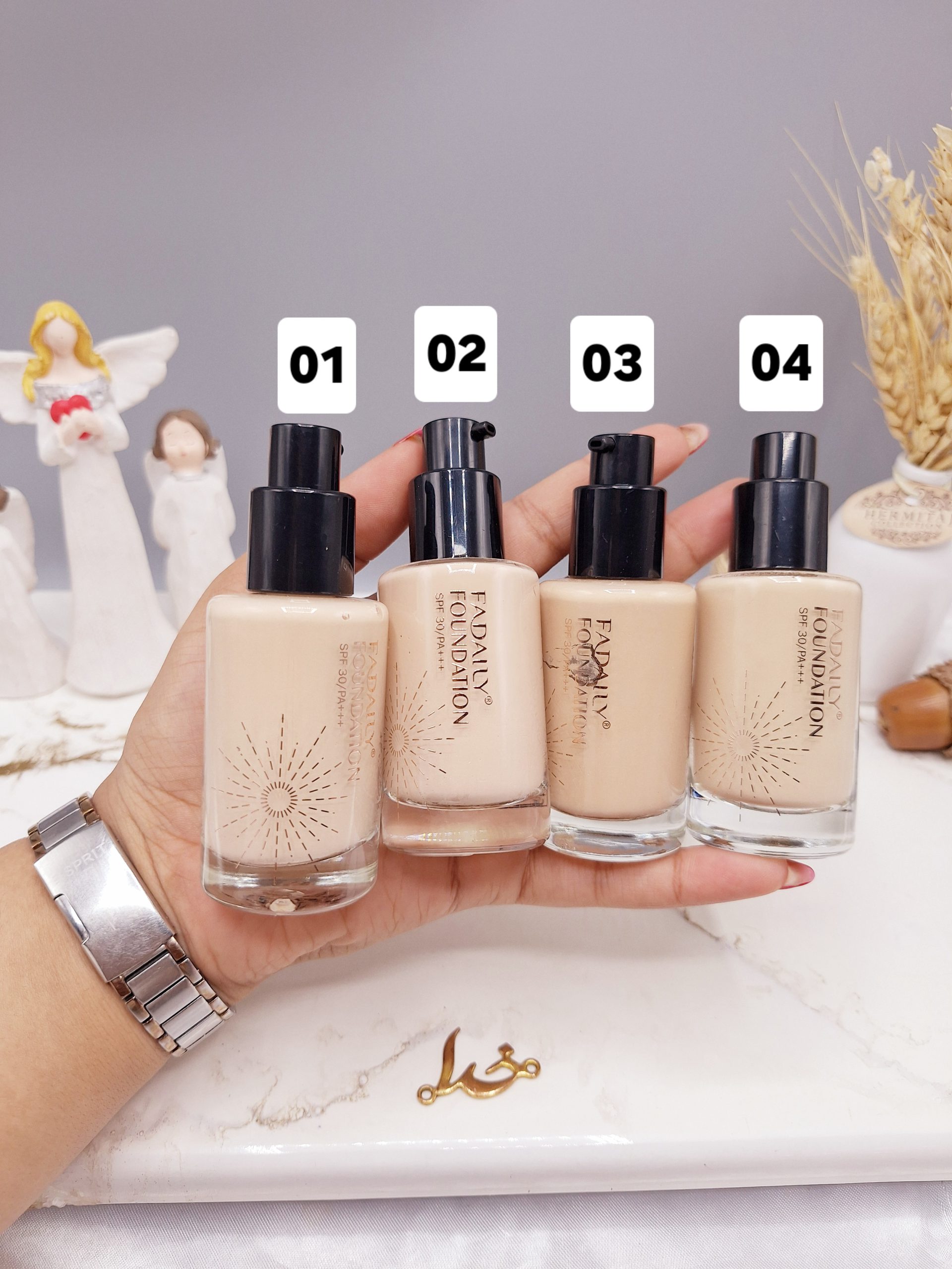 کرم پودر رنگ روشن FADAILY طرح استوانه ای درب نقره ای کد FA1014