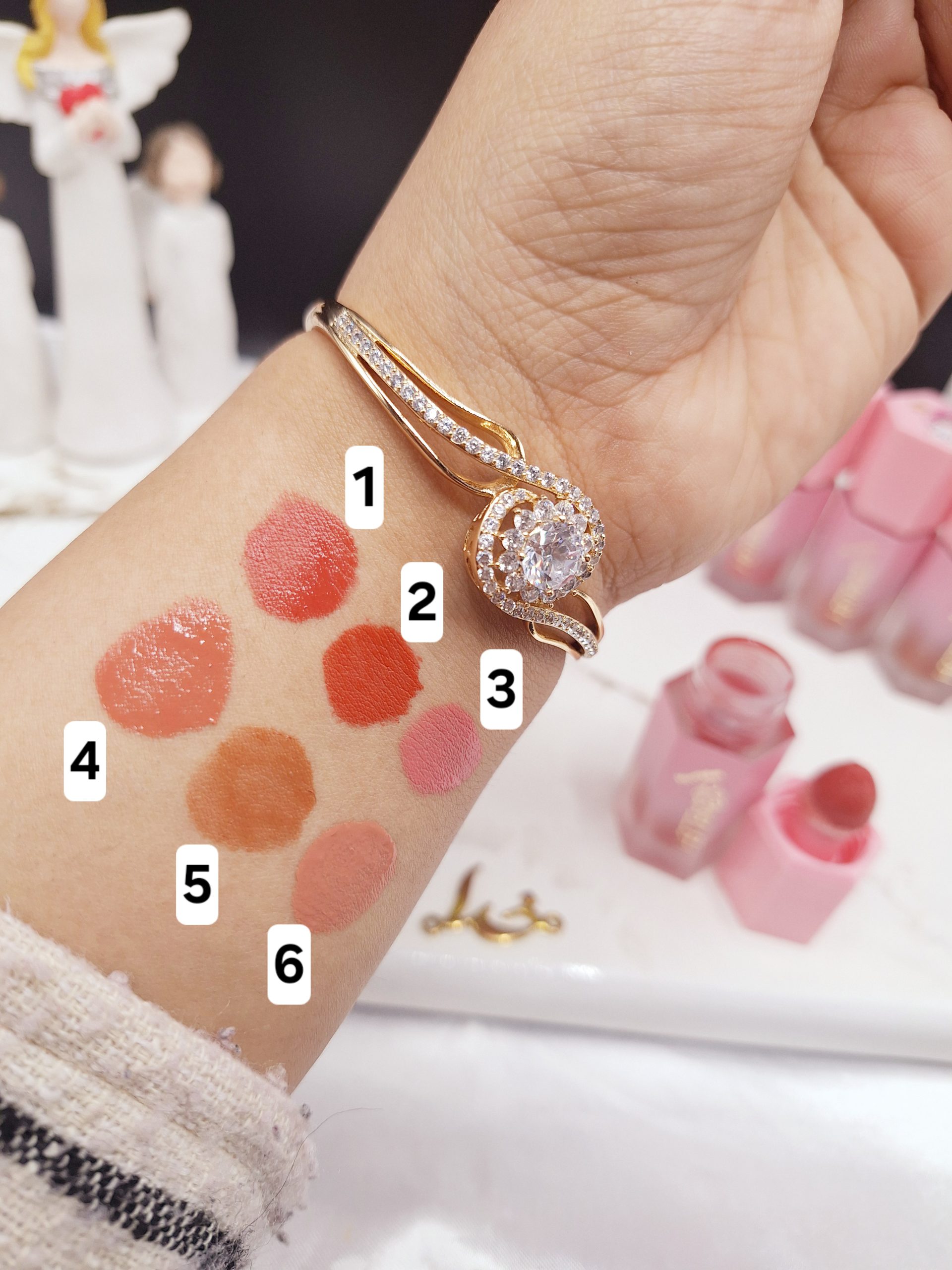 رژ گونه پد دار طرح کیتی موکالره Mocallure کد Moc 344