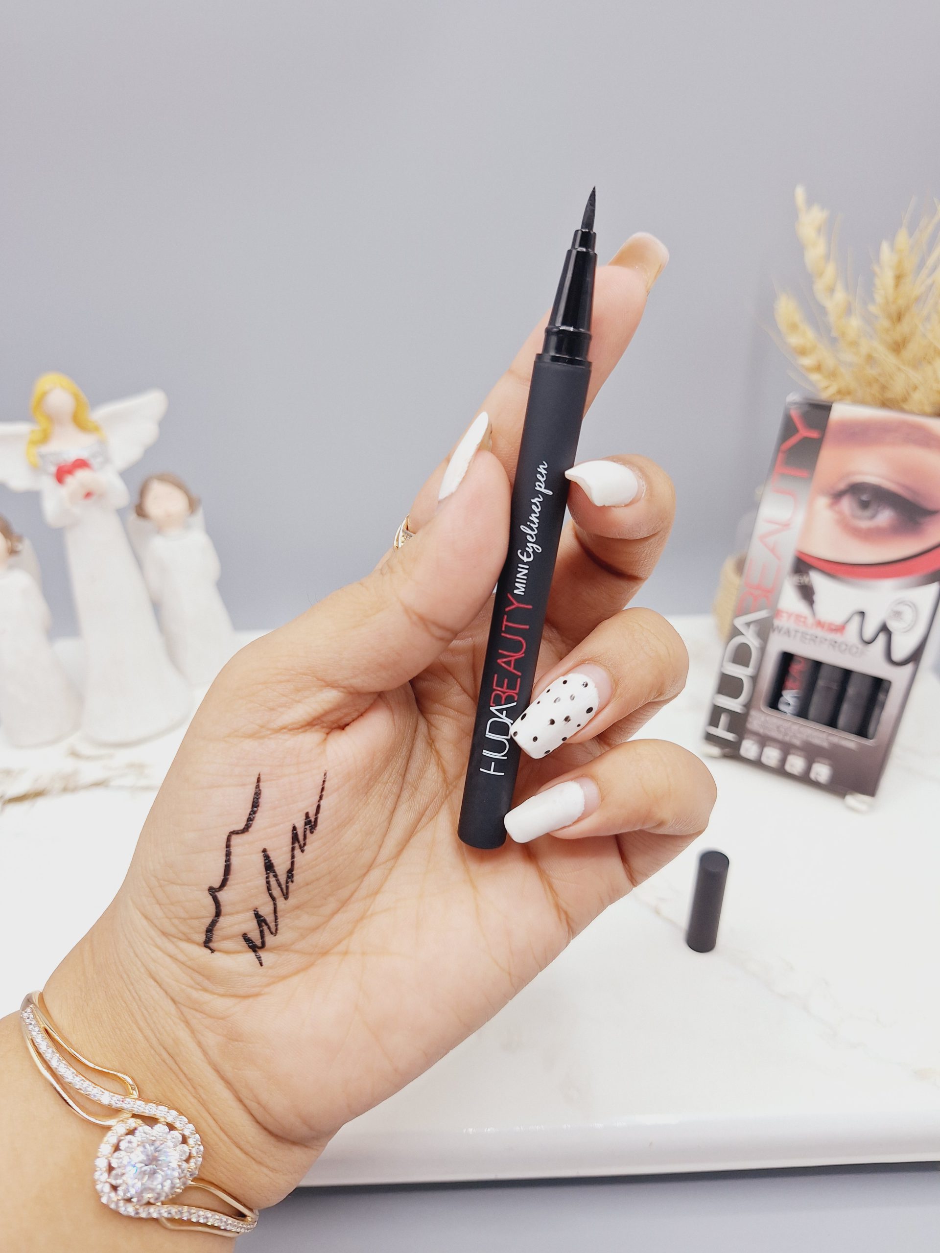 خط چشم ماژیکی برند هدا بیوتی کد 7154