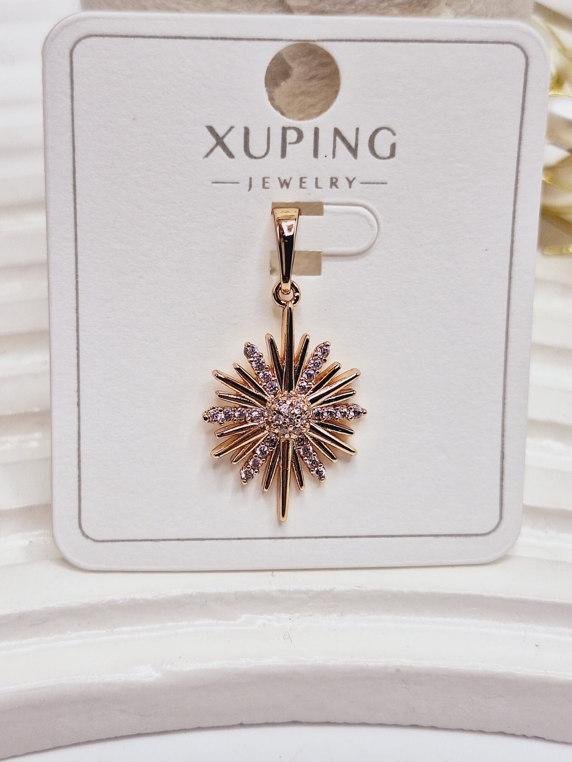 پلاک گل شاخه ای نگین دار مینمال طلایی ژوپینگ