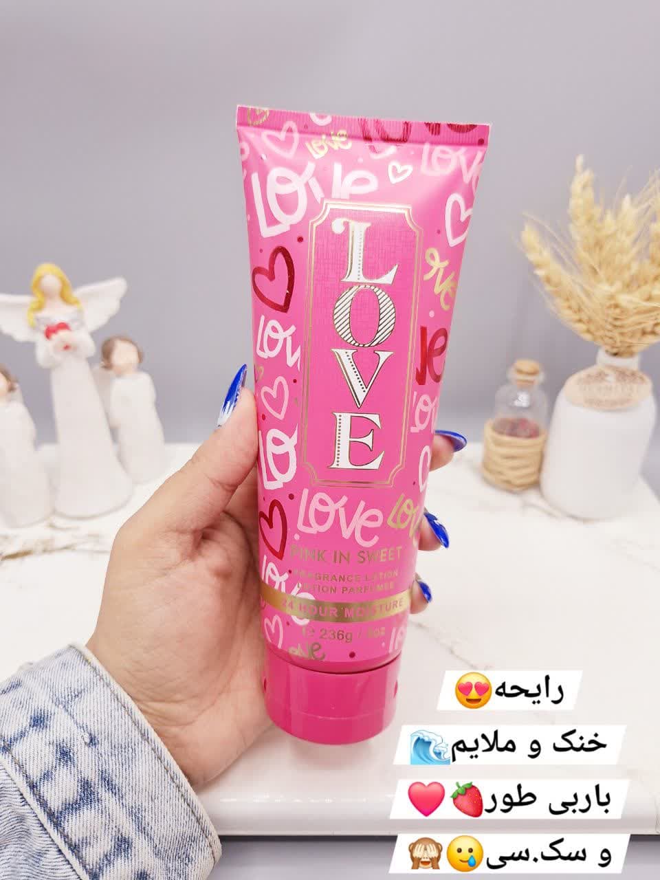 لوسیون عطری قلبی فوق العاده خوشبو و آبرسان برند PINK IN SWEET حجم 236 گرم مدل LOVE کد 7474