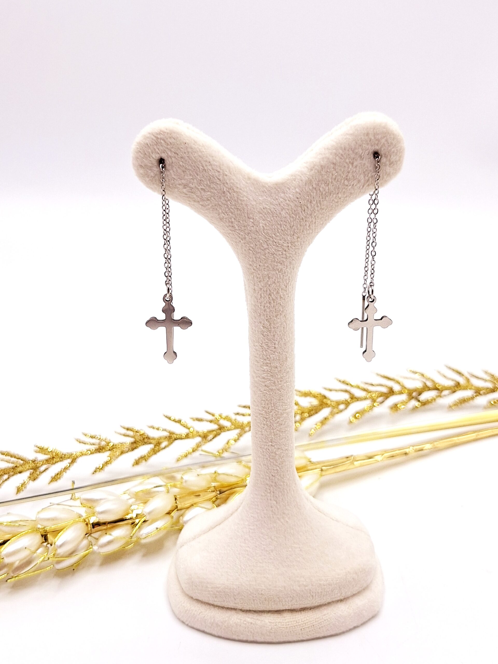 گوشواره بخیه ای طرح صلیب