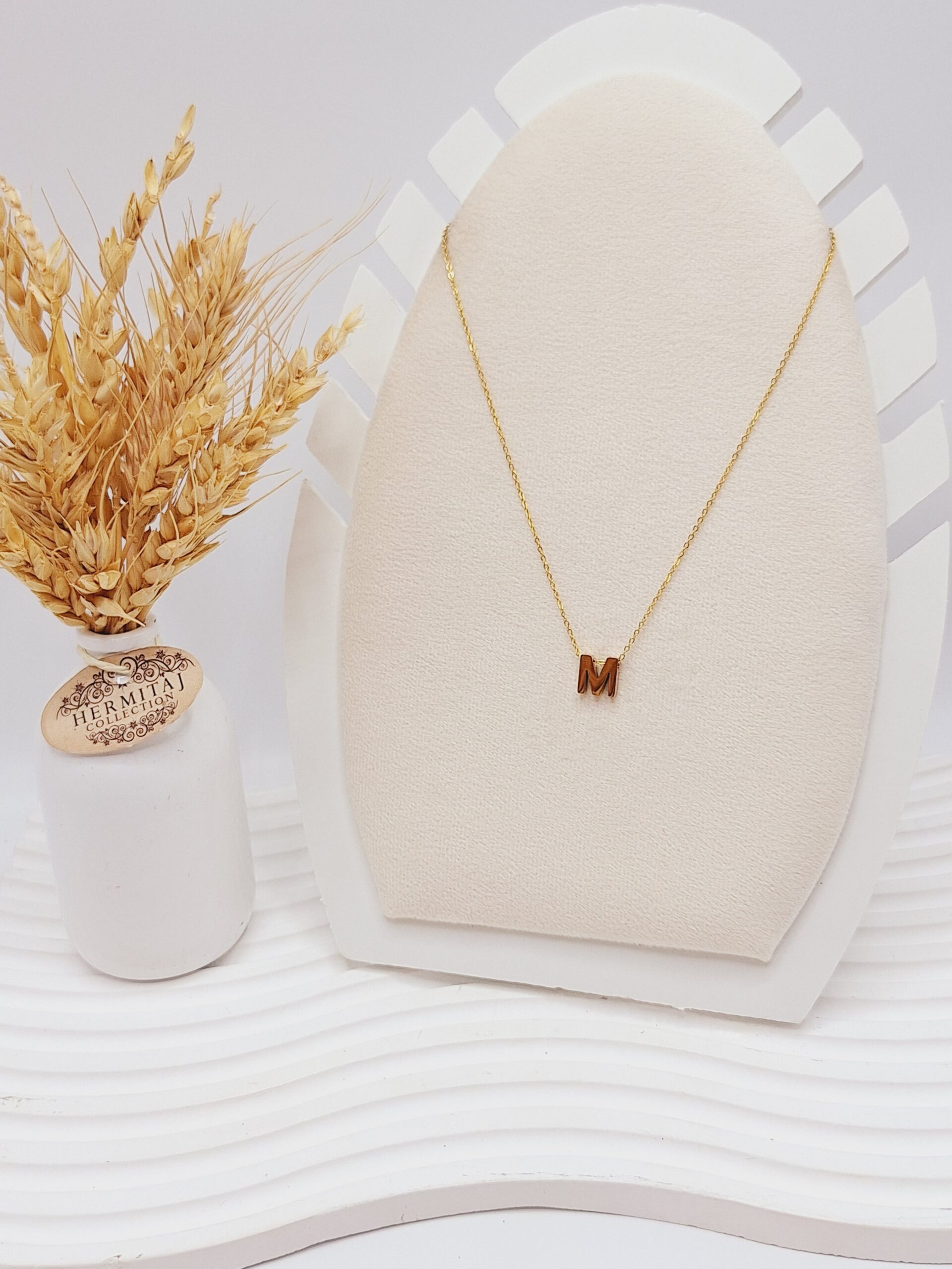 گردنبند حروف M رنگ طلایی