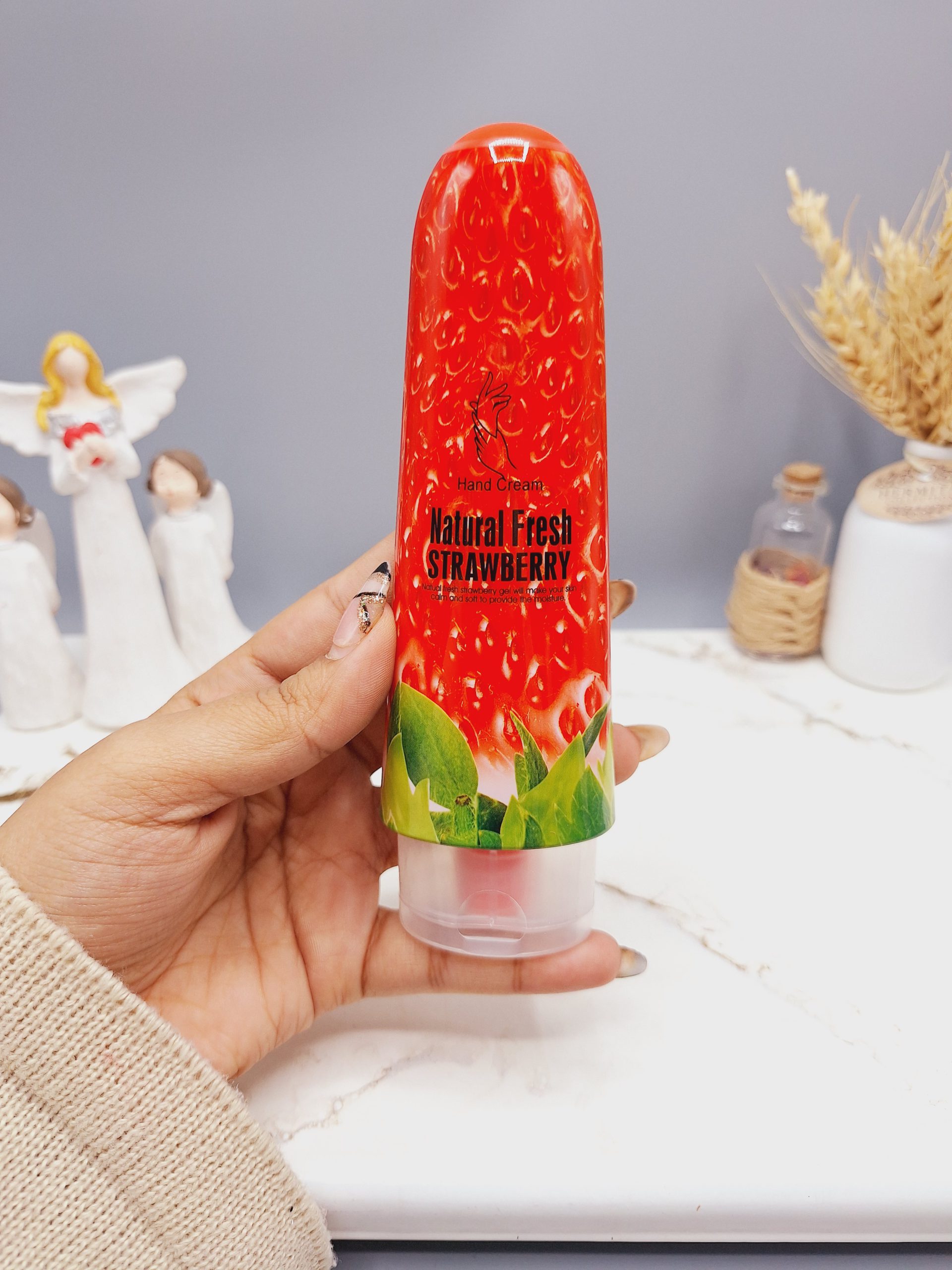 کرم آبرسان قوی دست و صورت رایحه توت فرنگی وکالی 100 میل کد FM039