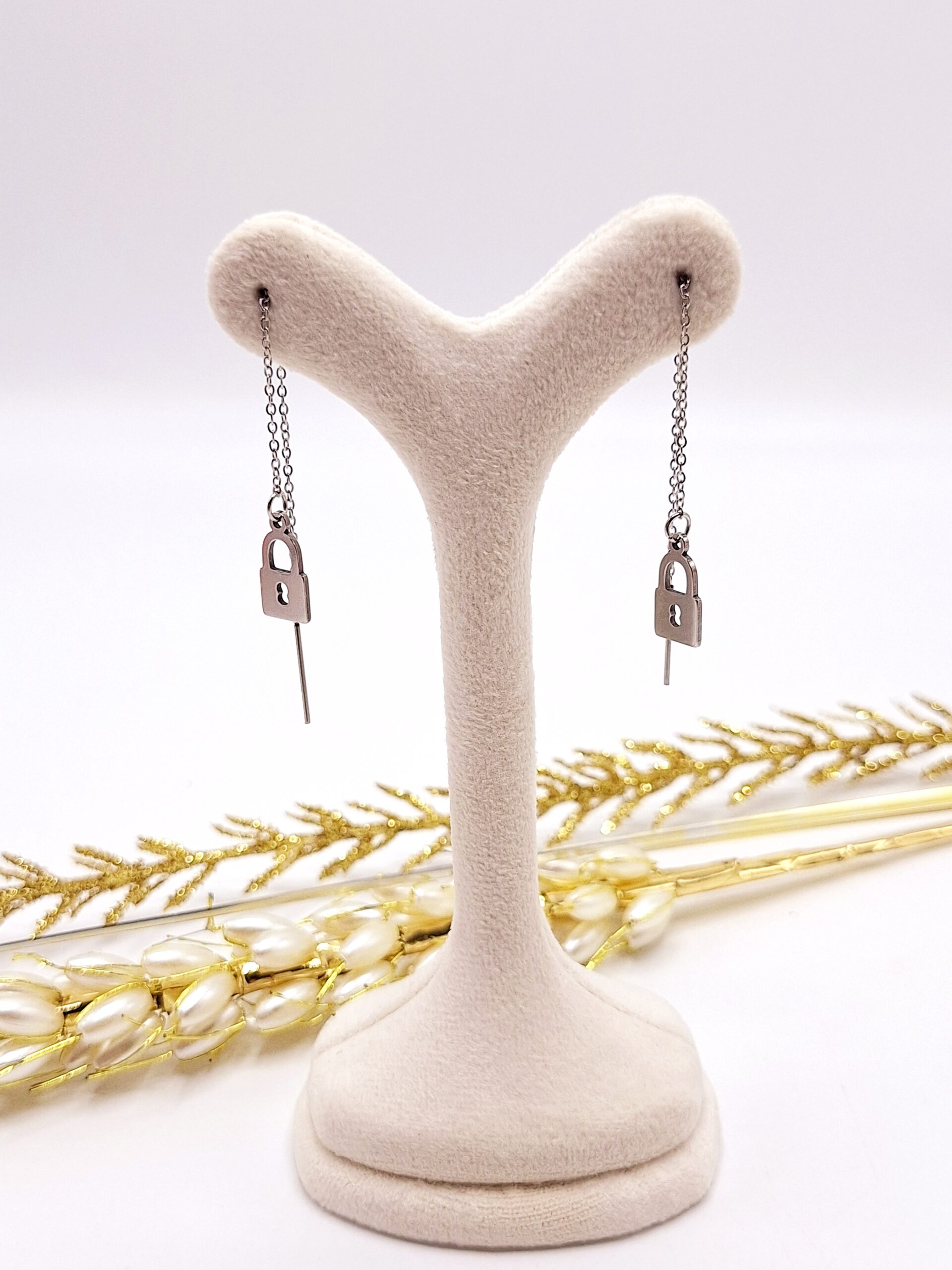 گوشواره بخیه ای طرح قفل