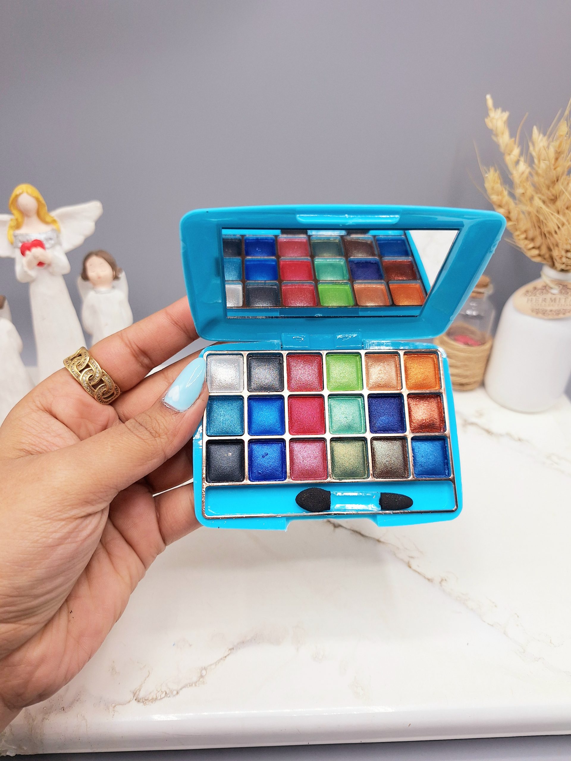 پالت سایه چشم 18 رنگ برند IMAN OF NOBLE کد 6672D (رنگ آبی)