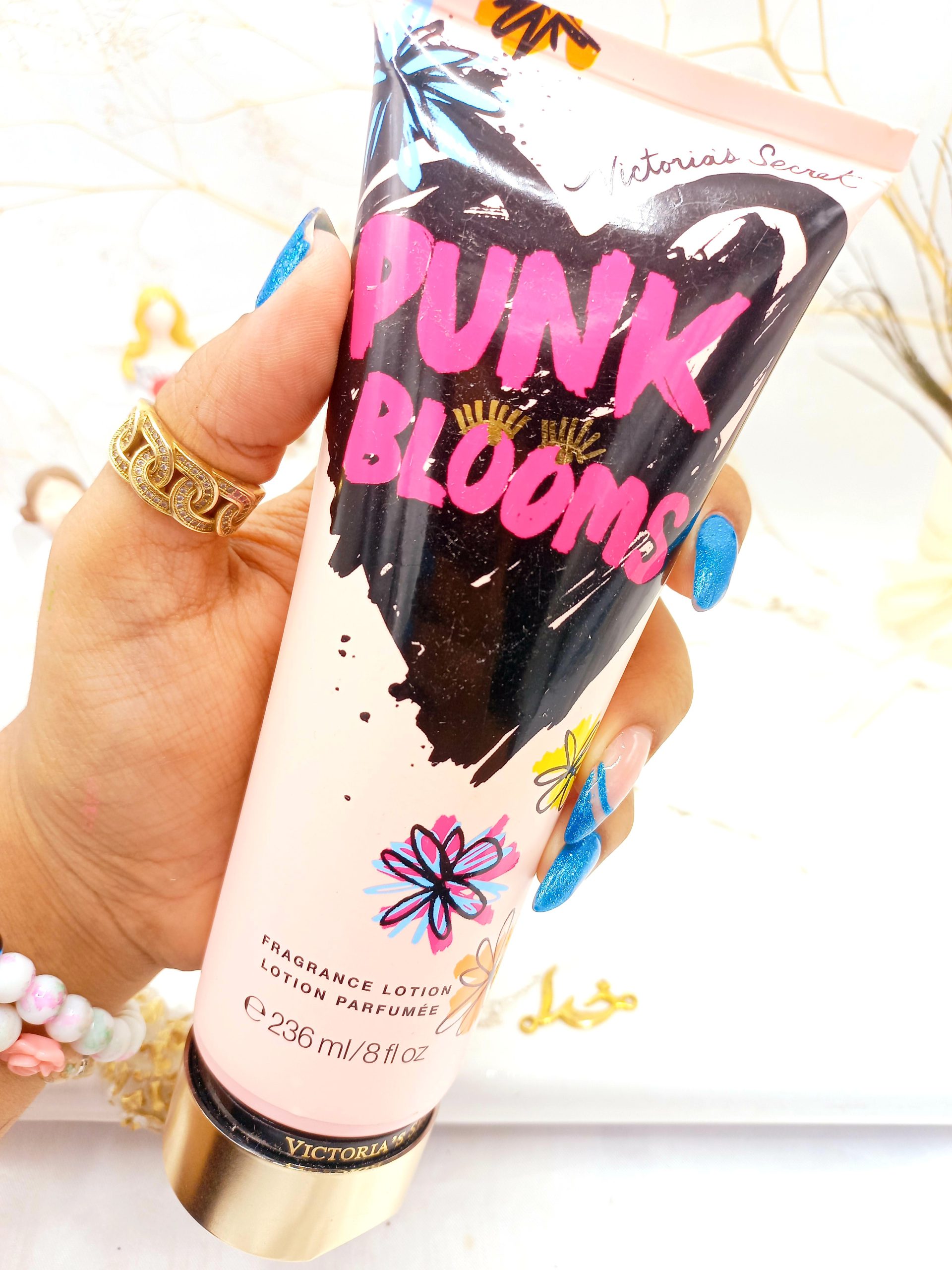 لوسیون معروف مرطوب کننده بدن 236 میل PUNK BLOOMS برند ویکتوریا سکرت کد 4794| پخش عمده