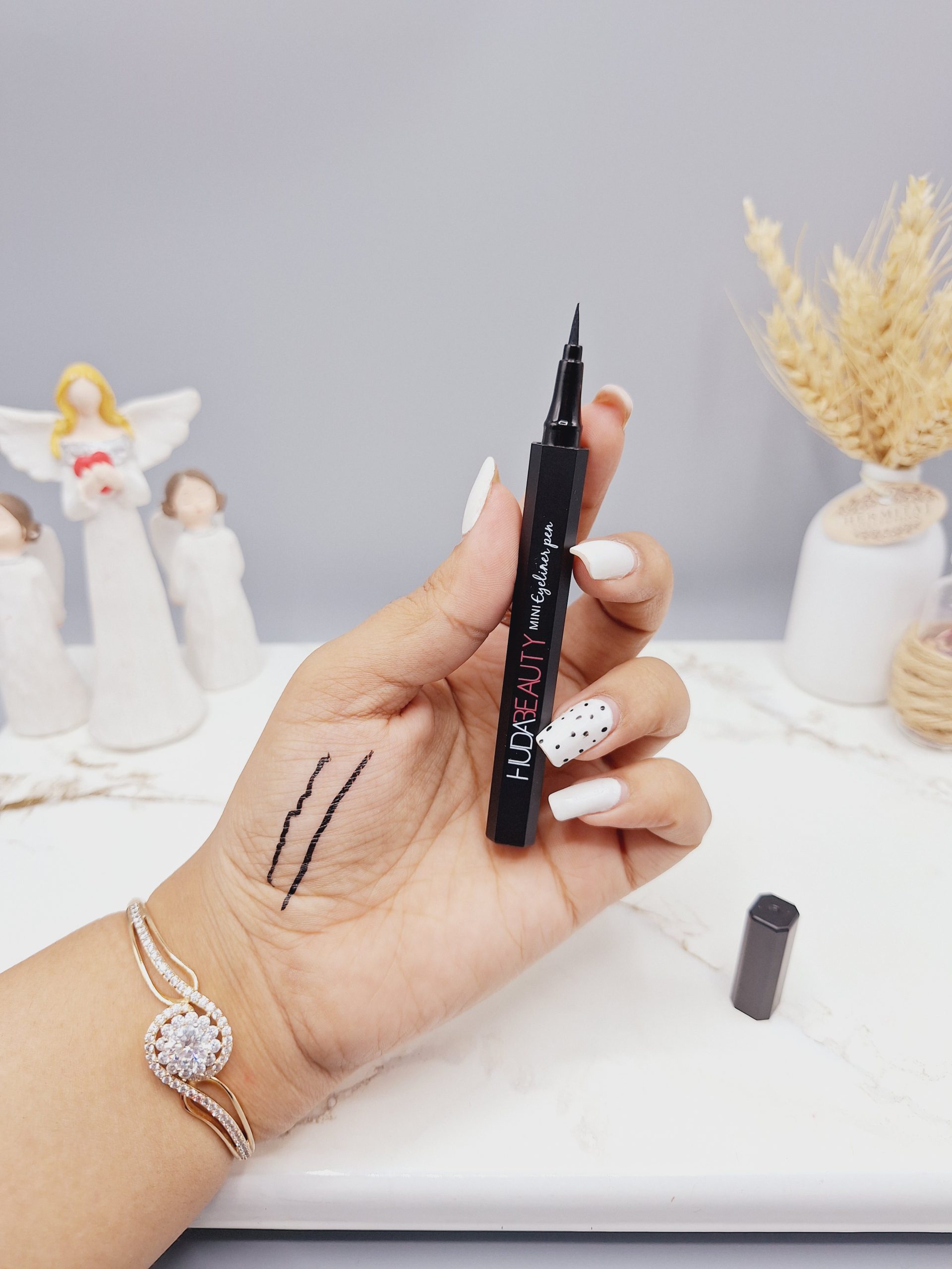 خط چشم ماژیکی مشکی کیفیت بالا برند هدا بیوتی کد 6533