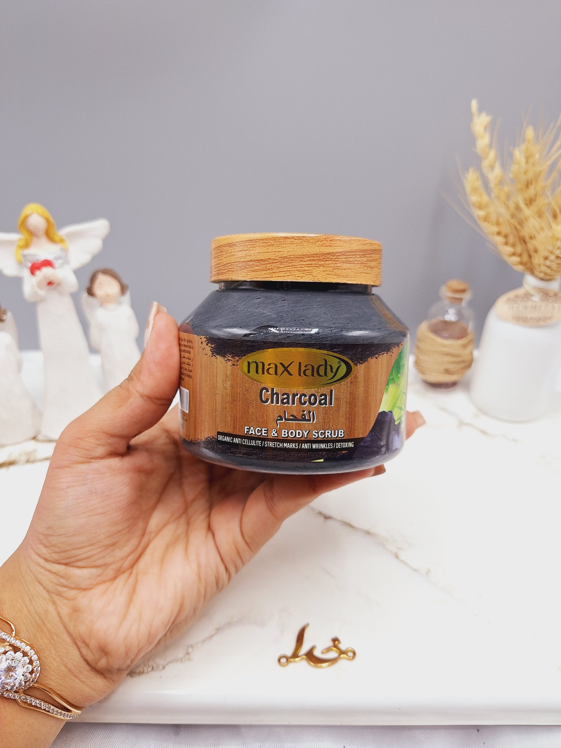 اسکراب کاسه ای شنی مدل ذغال  بامبو دارای ویتامین E برند max lady کد 0313